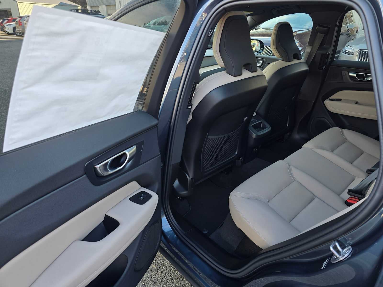 2026 Volvo XC60 Plus