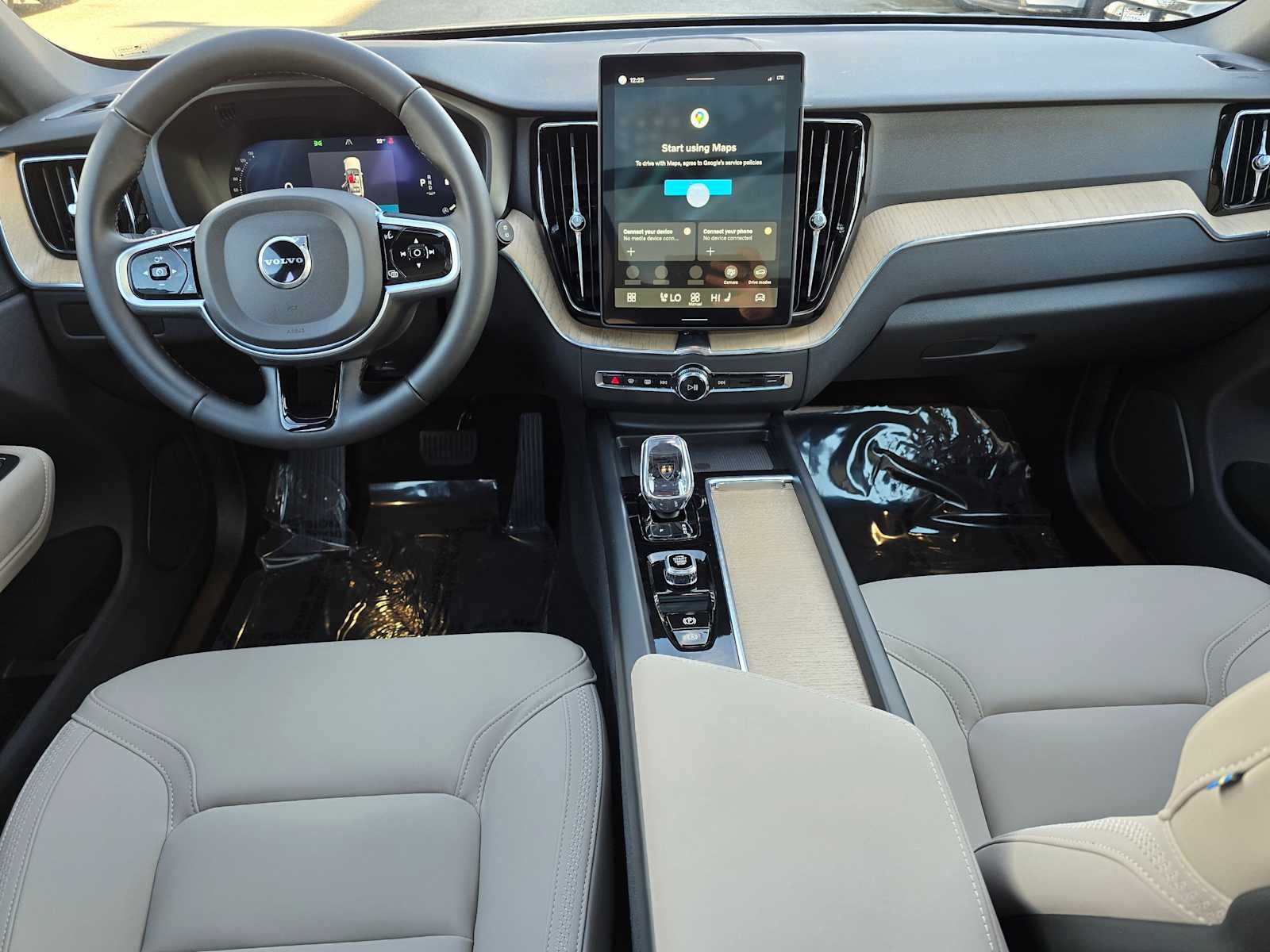 2026 Volvo XC60 Plus