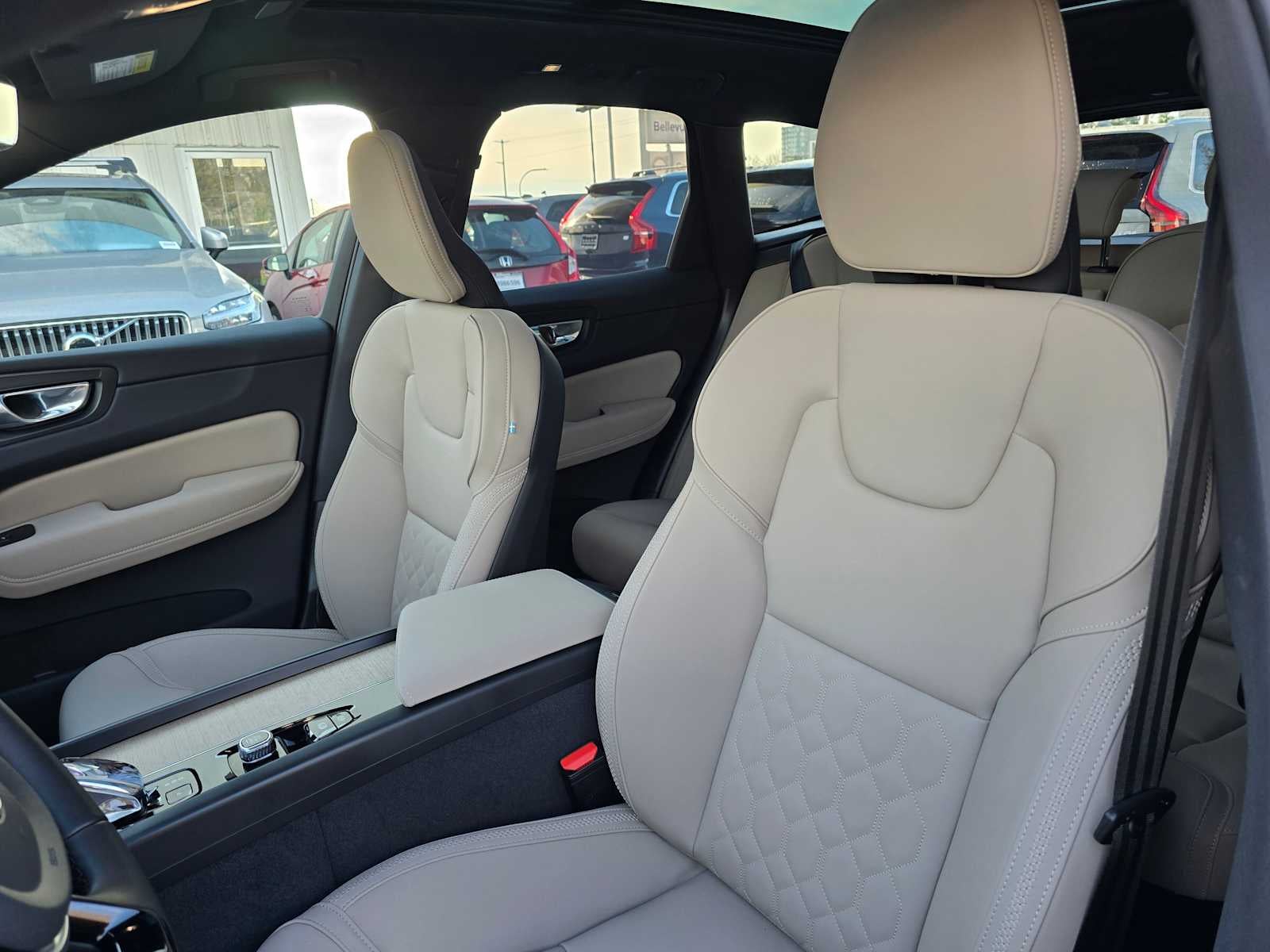 2026 Volvo XC60 Plus