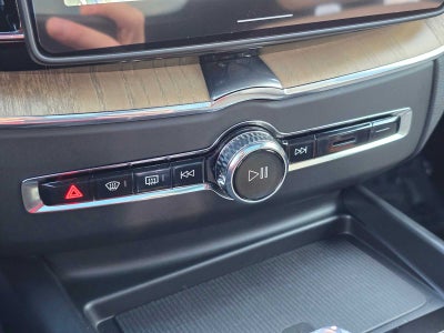 2026 Volvo XC60 Plus