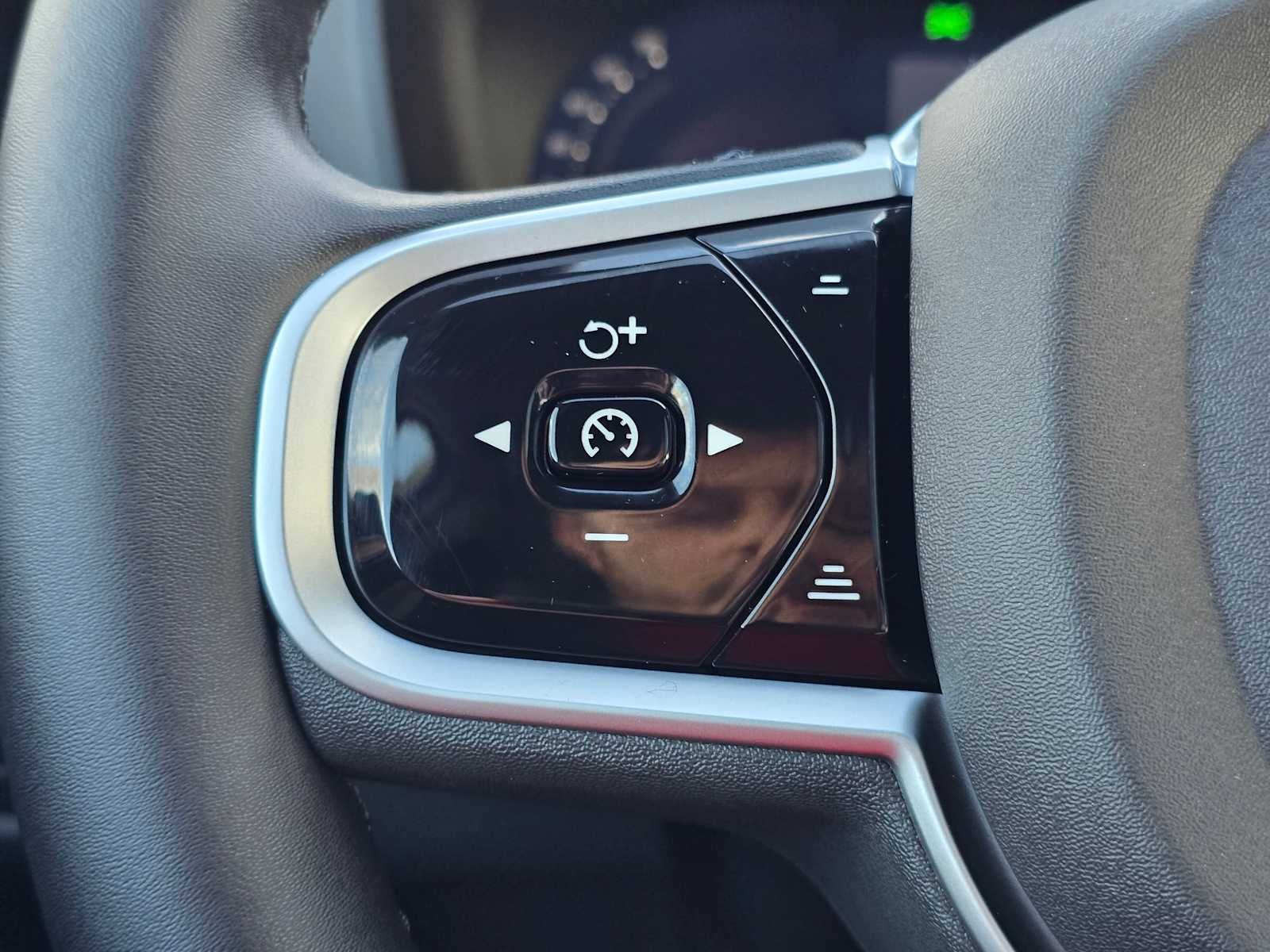 2026 Volvo XC60 Plus