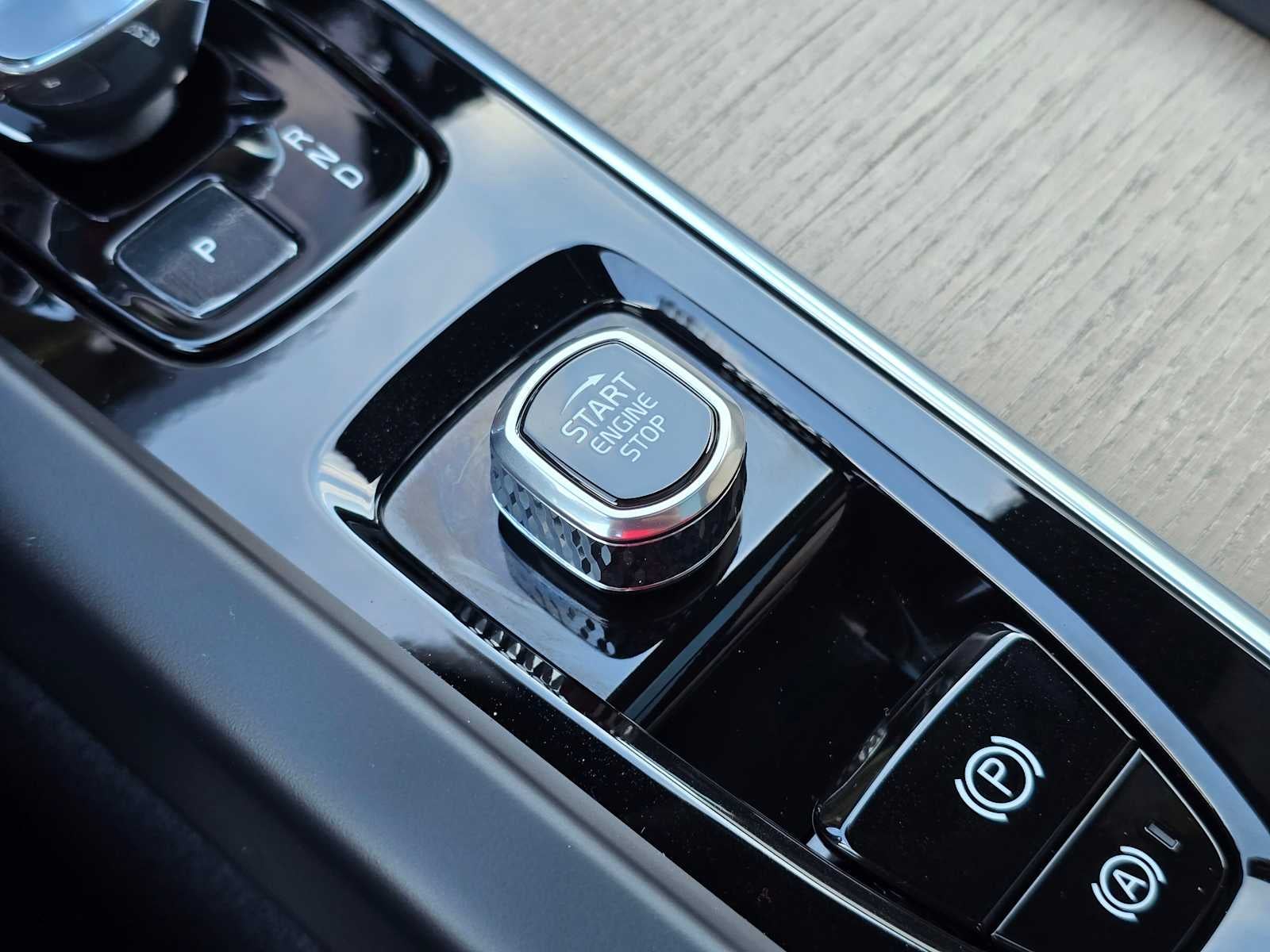 2026 Volvo XC60 Plus