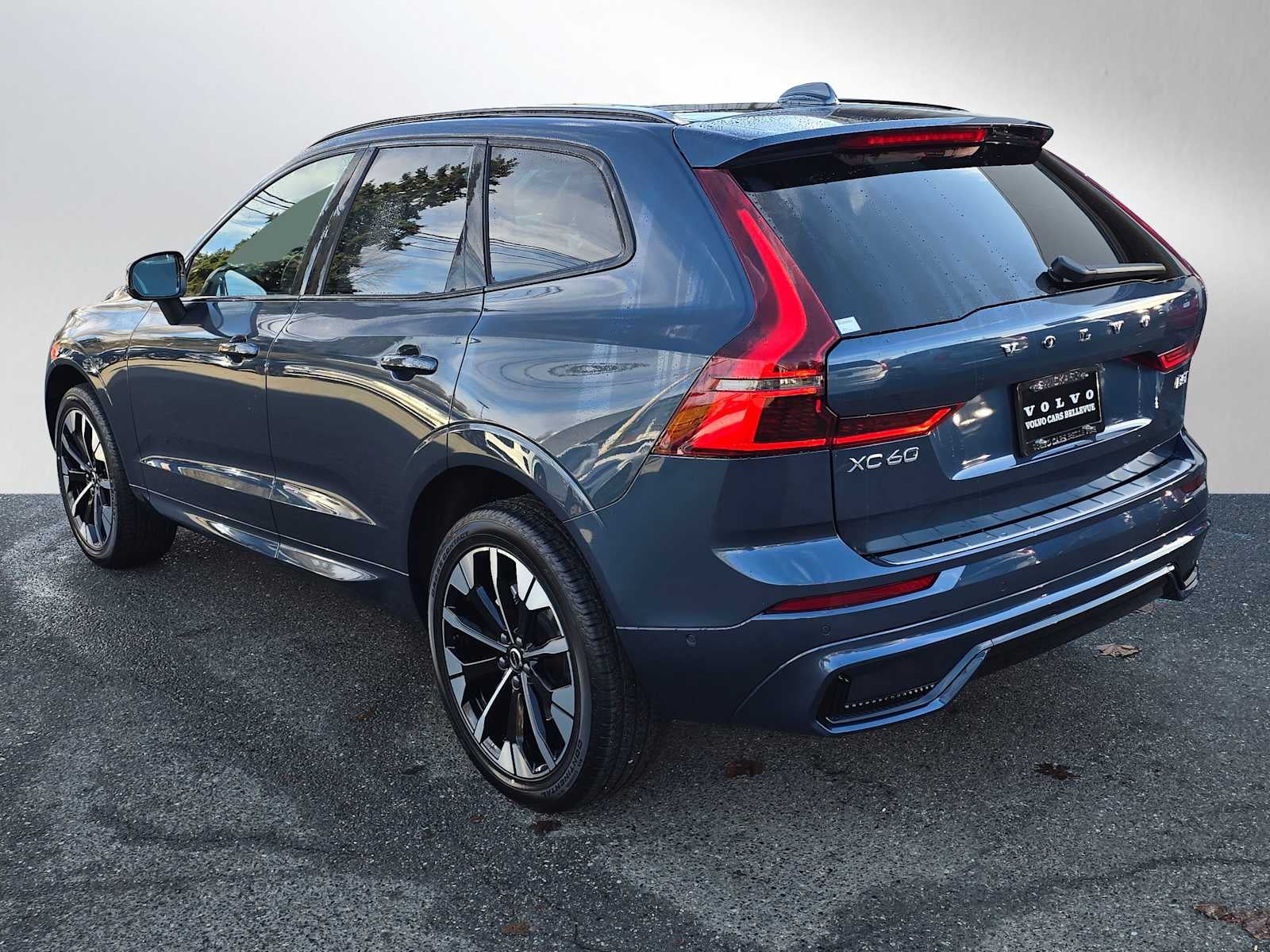 2026 Volvo XC60 Plus