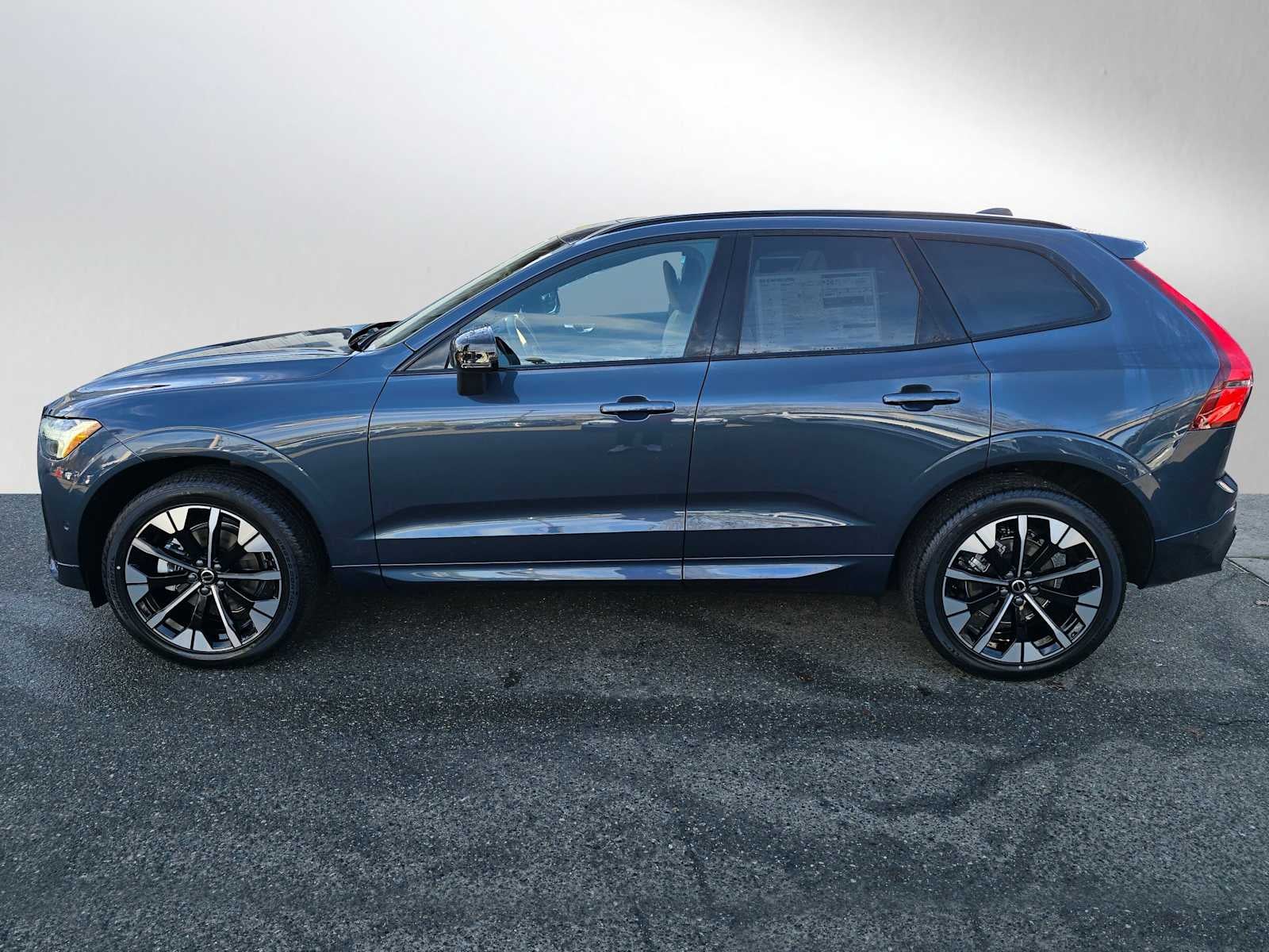 2026 Volvo XC60 Plus