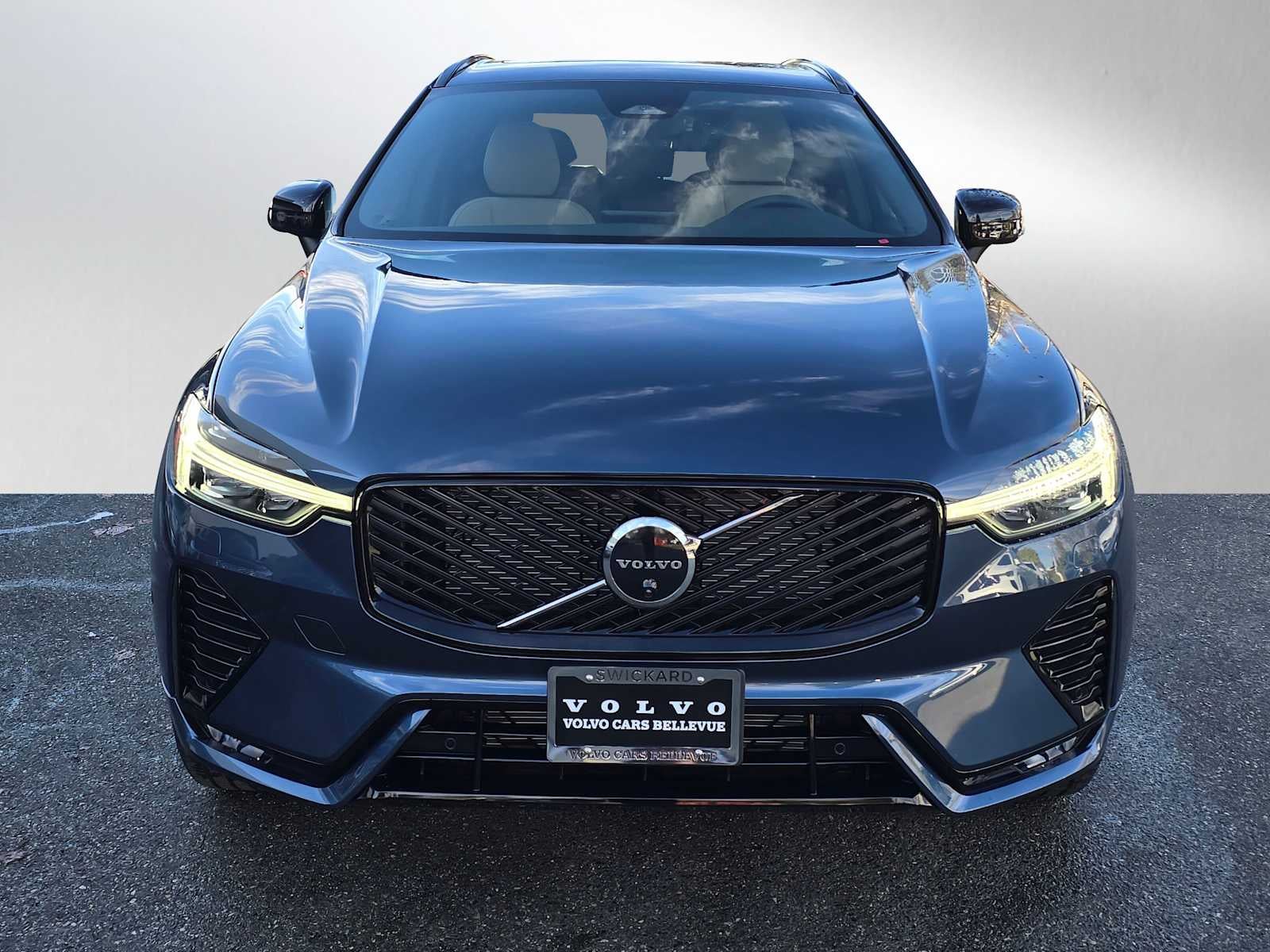 2026 Volvo XC60 Plus