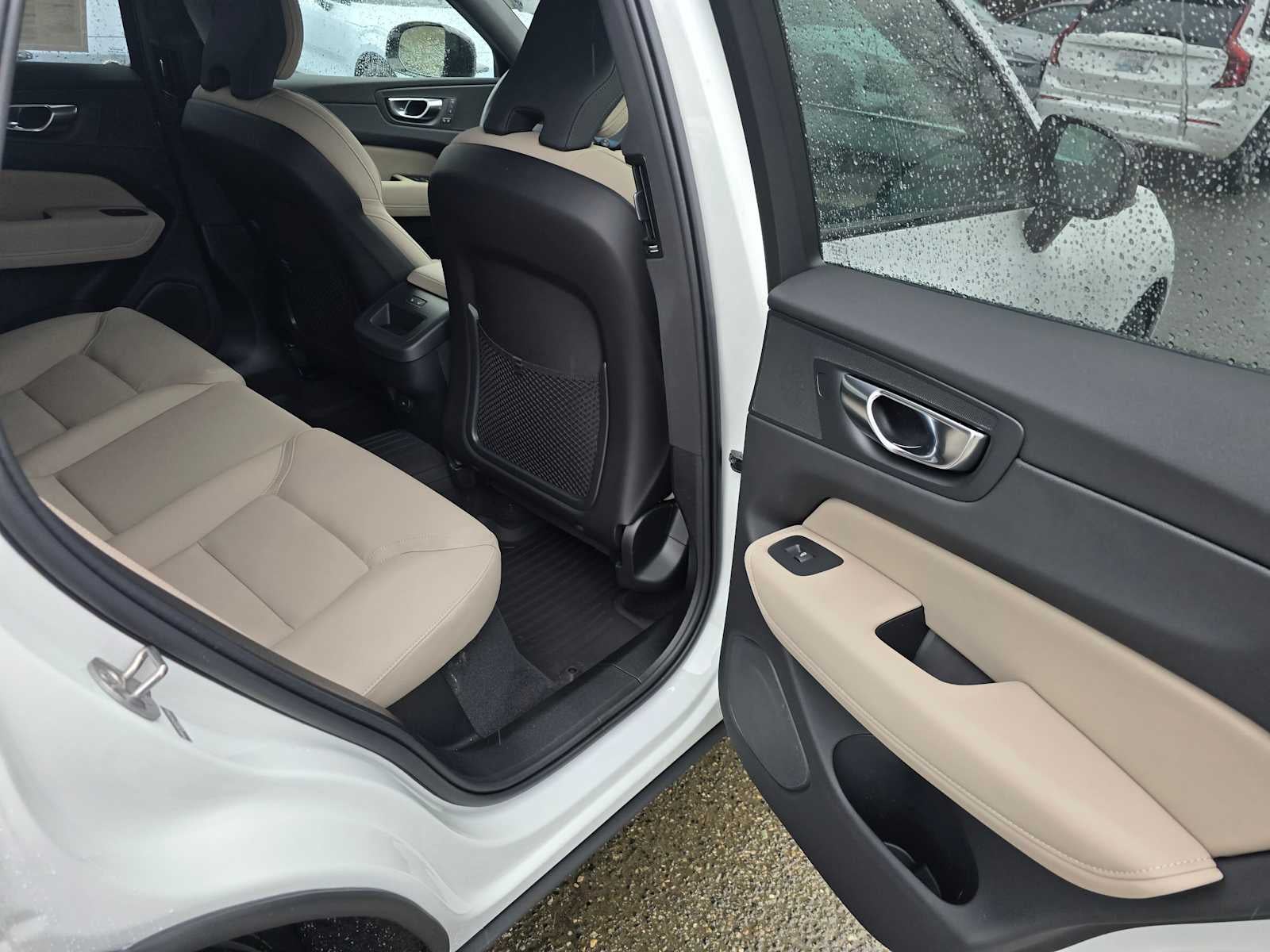 2026 Volvo XC60 Plus