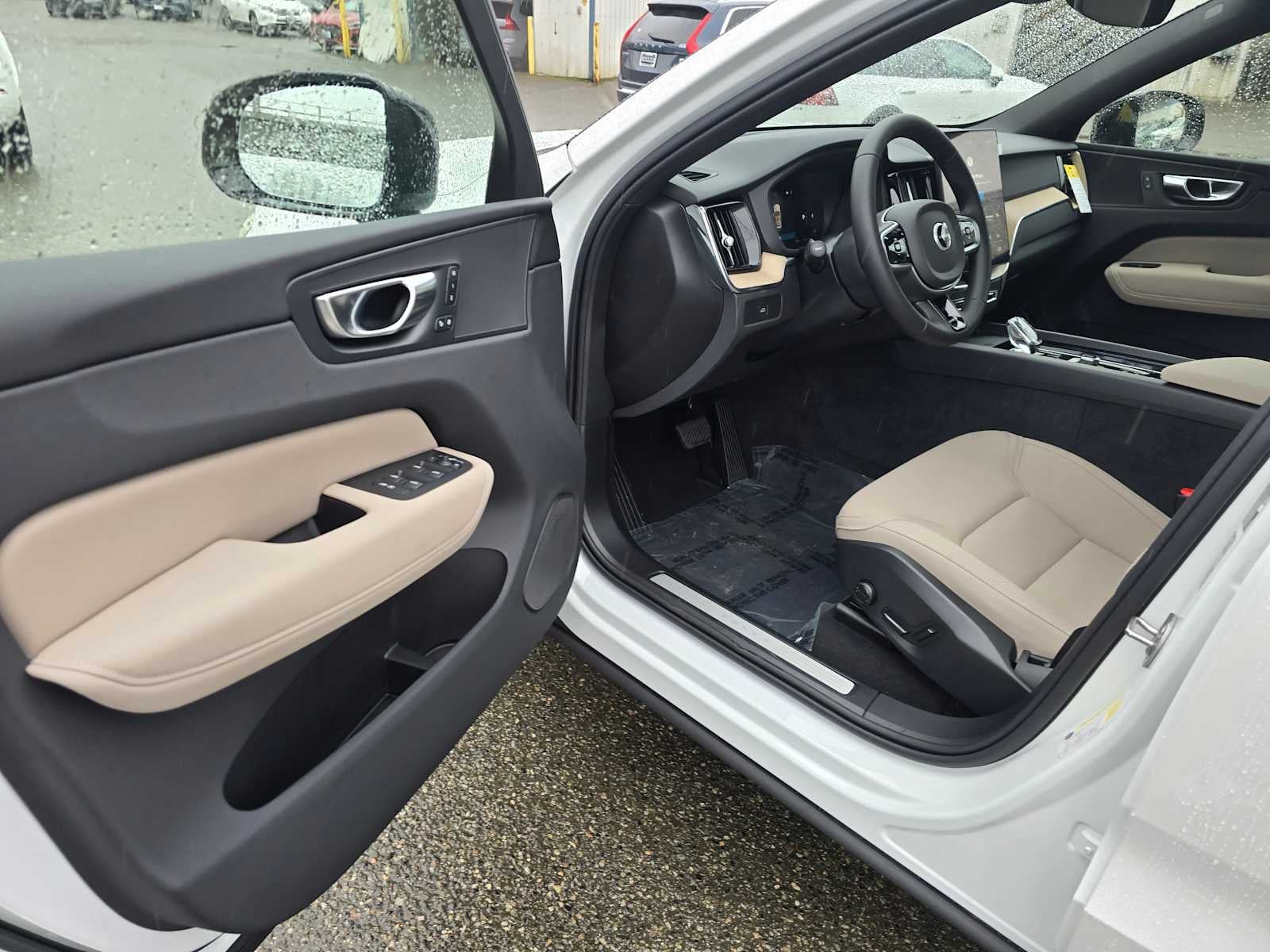 2026 Volvo XC60 Plus