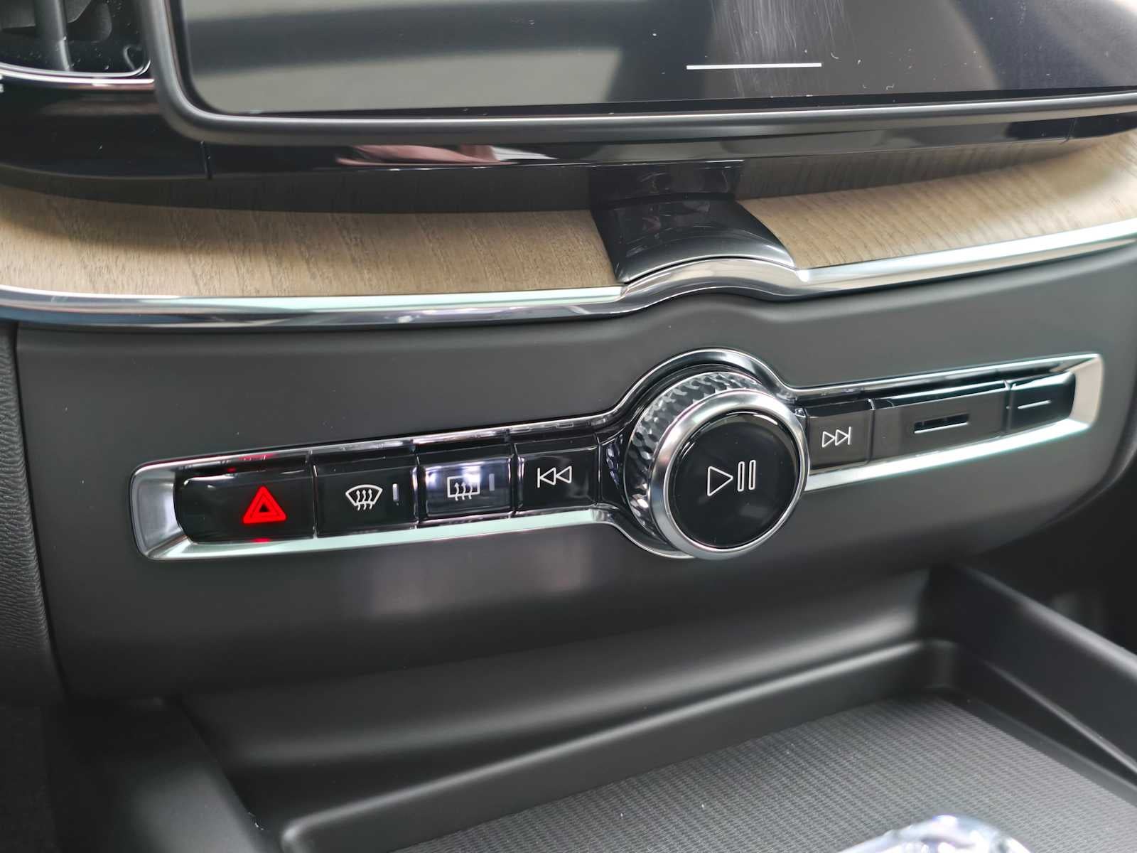 2026 Volvo XC60 Plus