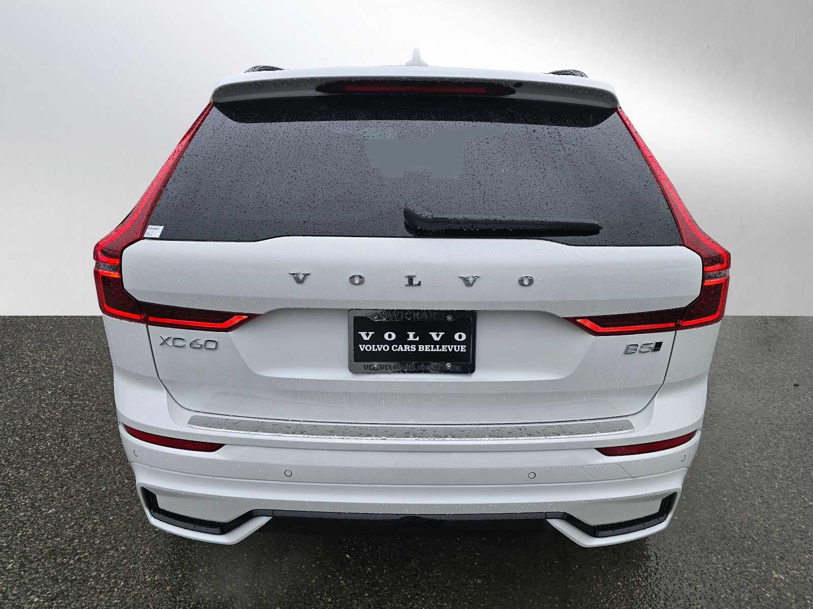 2026 Volvo XC60 Plus