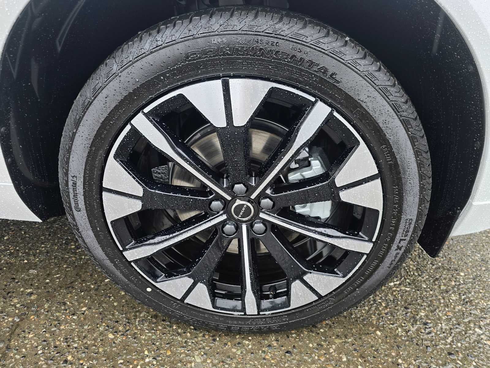 2026 Volvo XC60 Plus