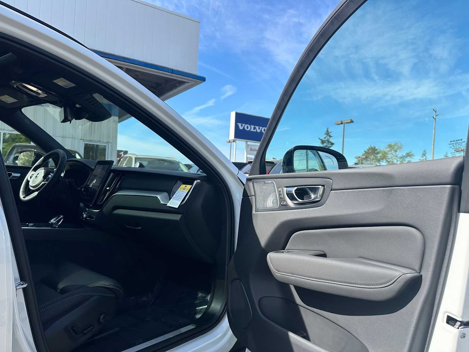 2026 Volvo XC60 Ultra Black Edition