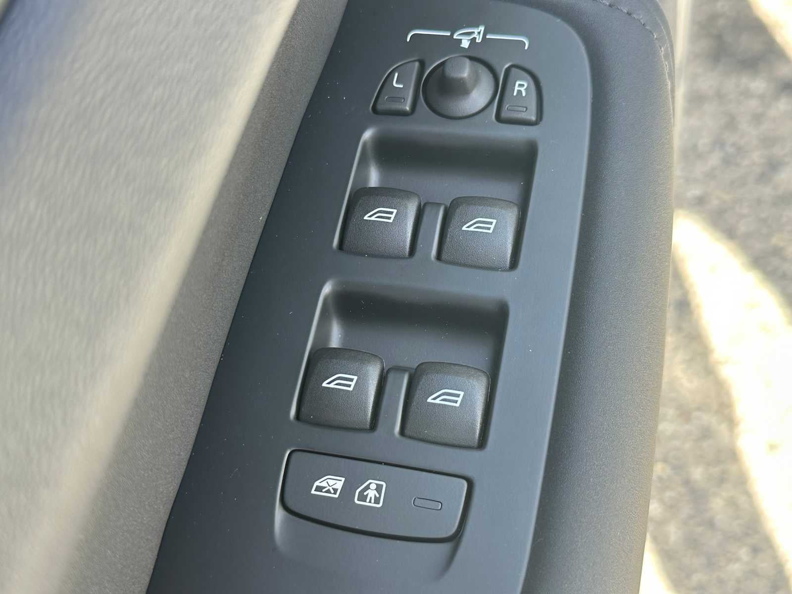 2026 Volvo XC60 Ultra Black Edition