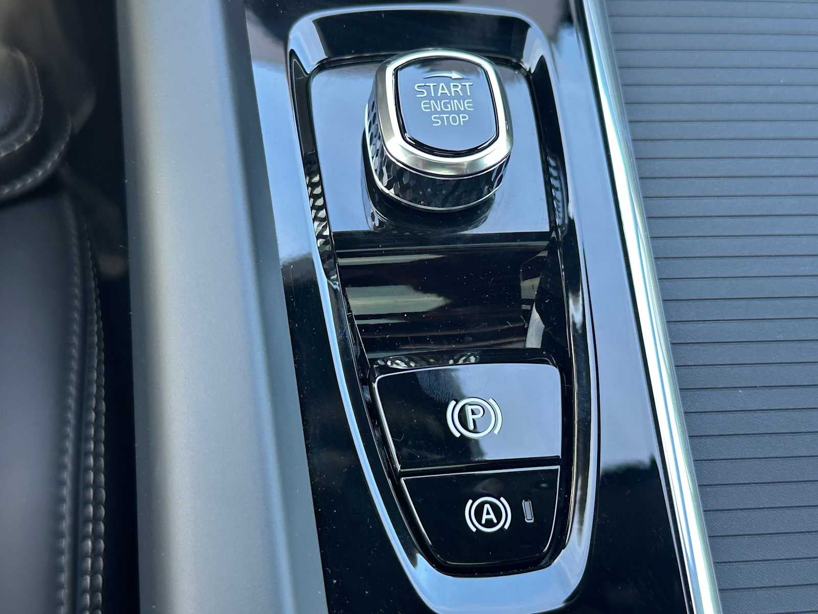 2026 Volvo XC60 Ultra Black Edition