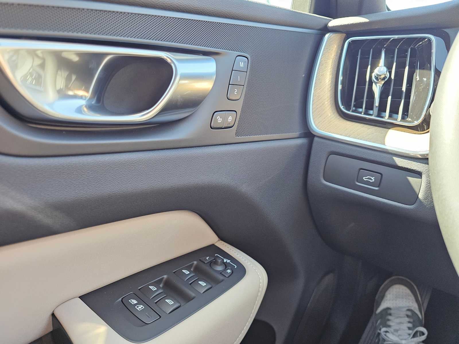 2026 Volvo XC60 Core