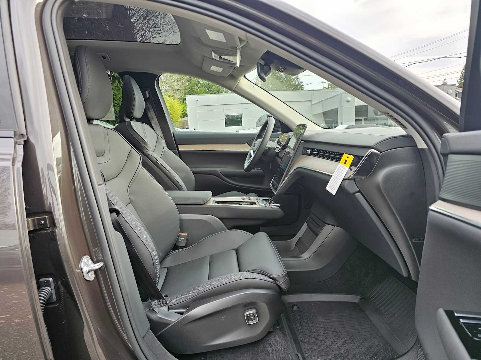 2025 Volvo EX90 Plus