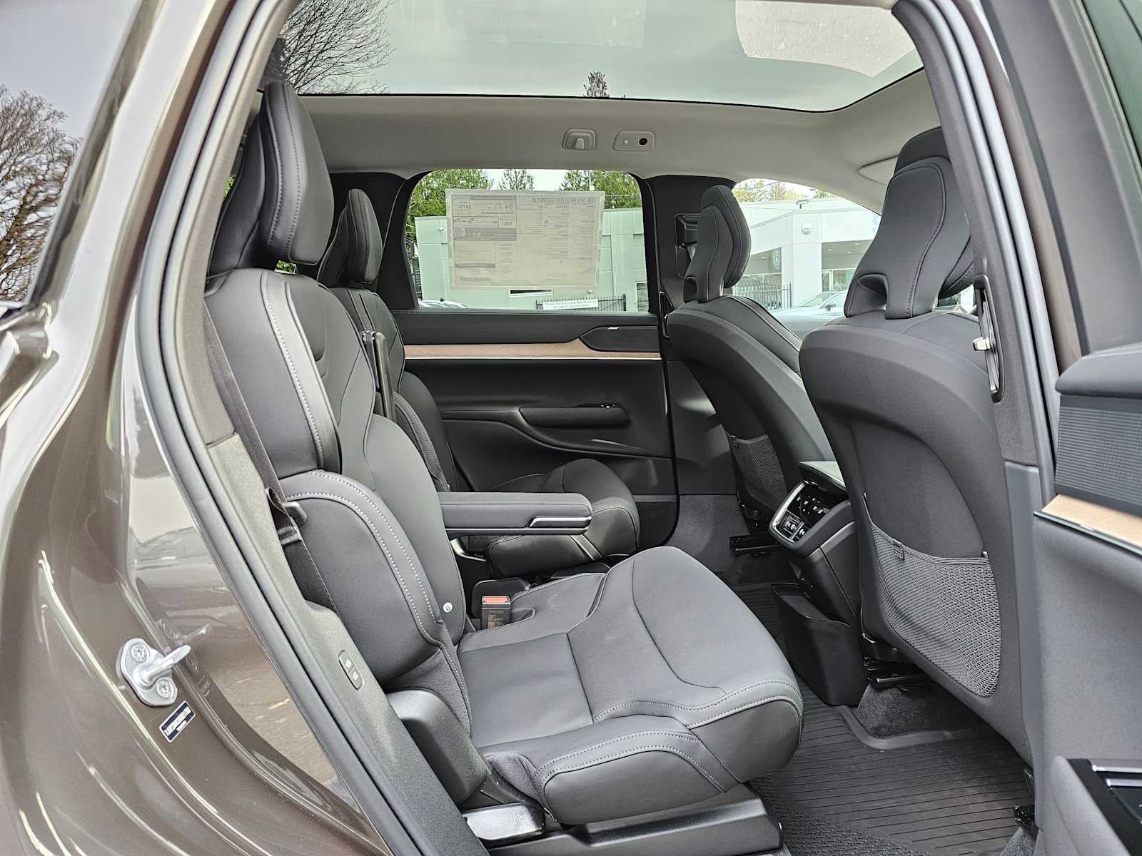 2025 Volvo EX90 Plus