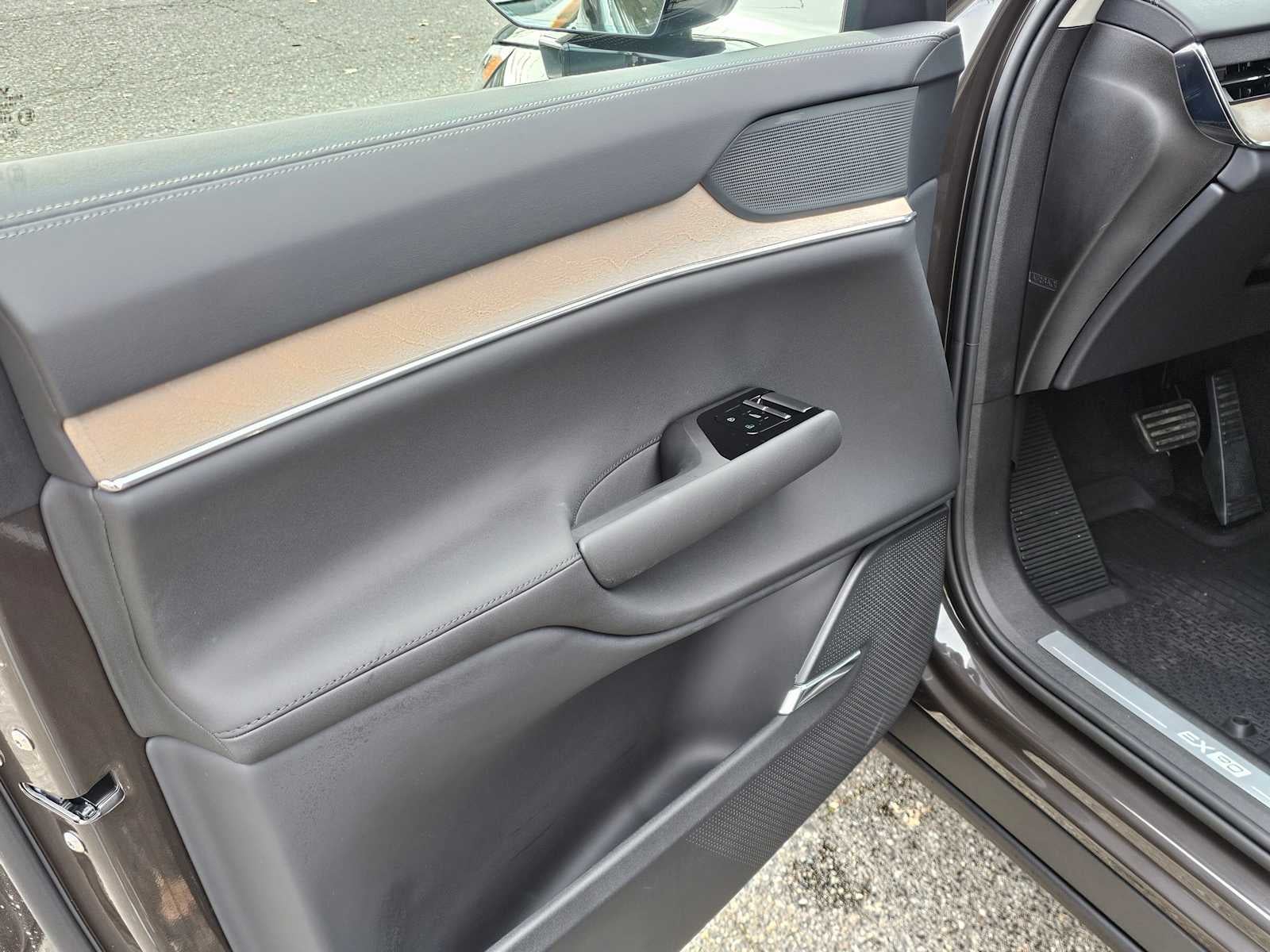 2025 Volvo EX90 Plus