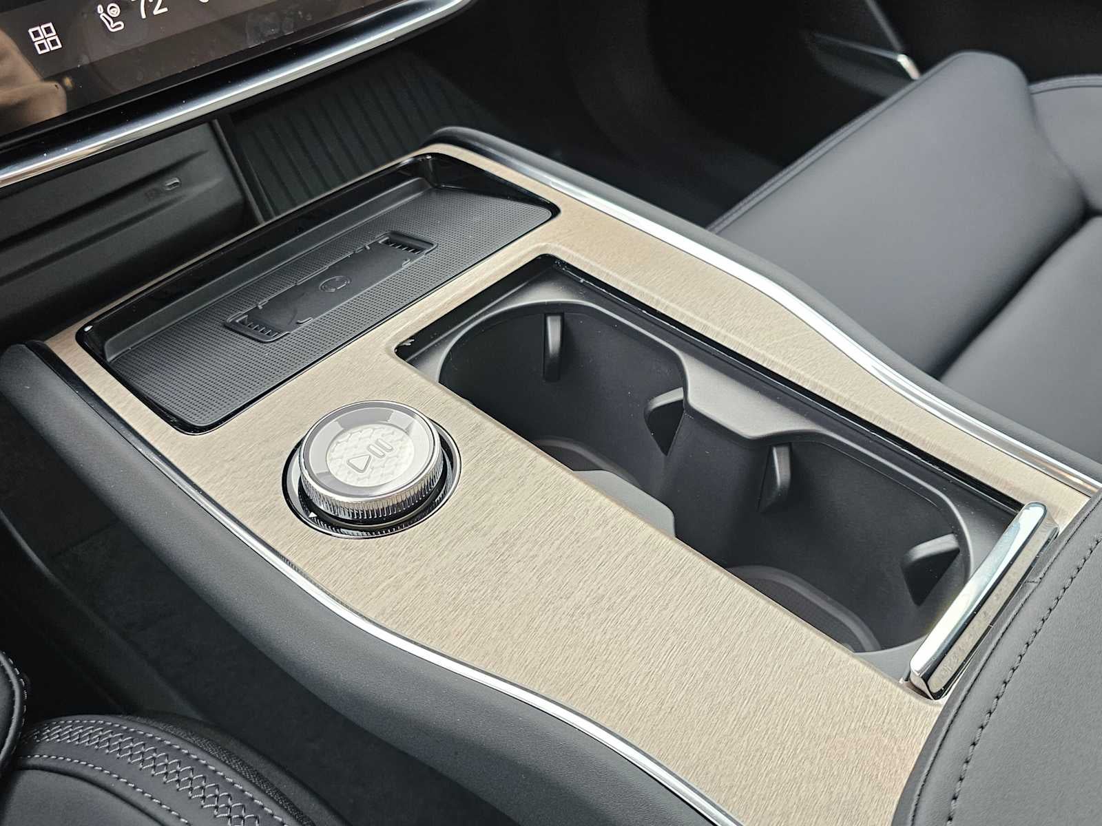 2025 Volvo EX90 Plus