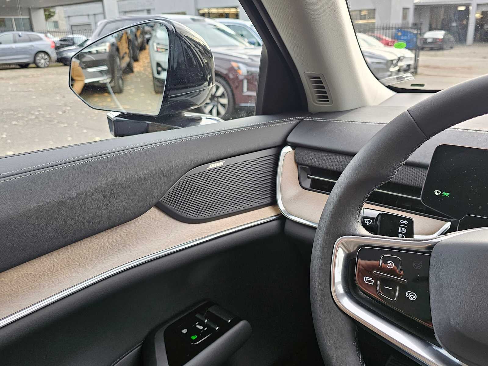 2025 Volvo EX90 Plus