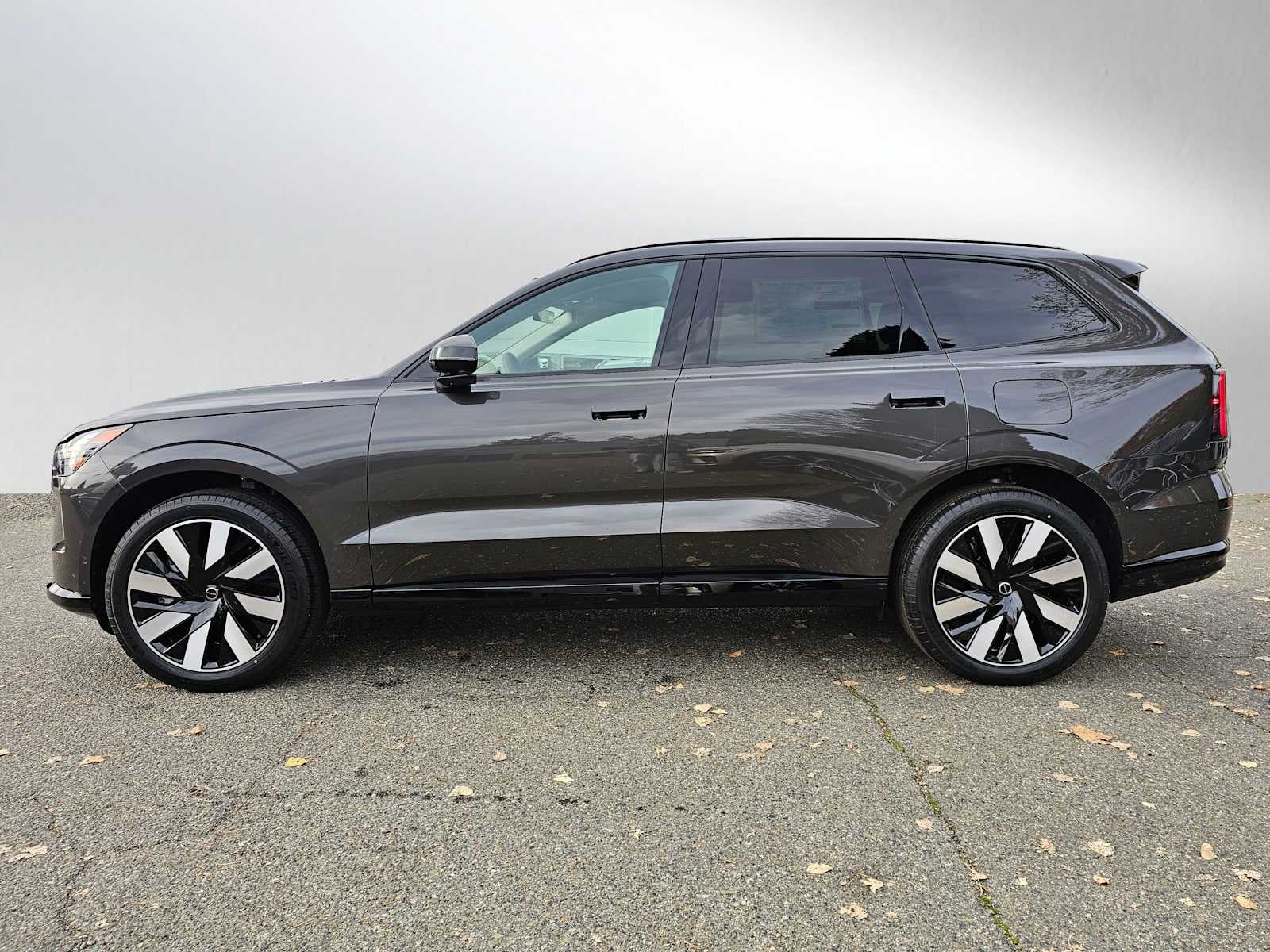 2025 Volvo EX90 Plus