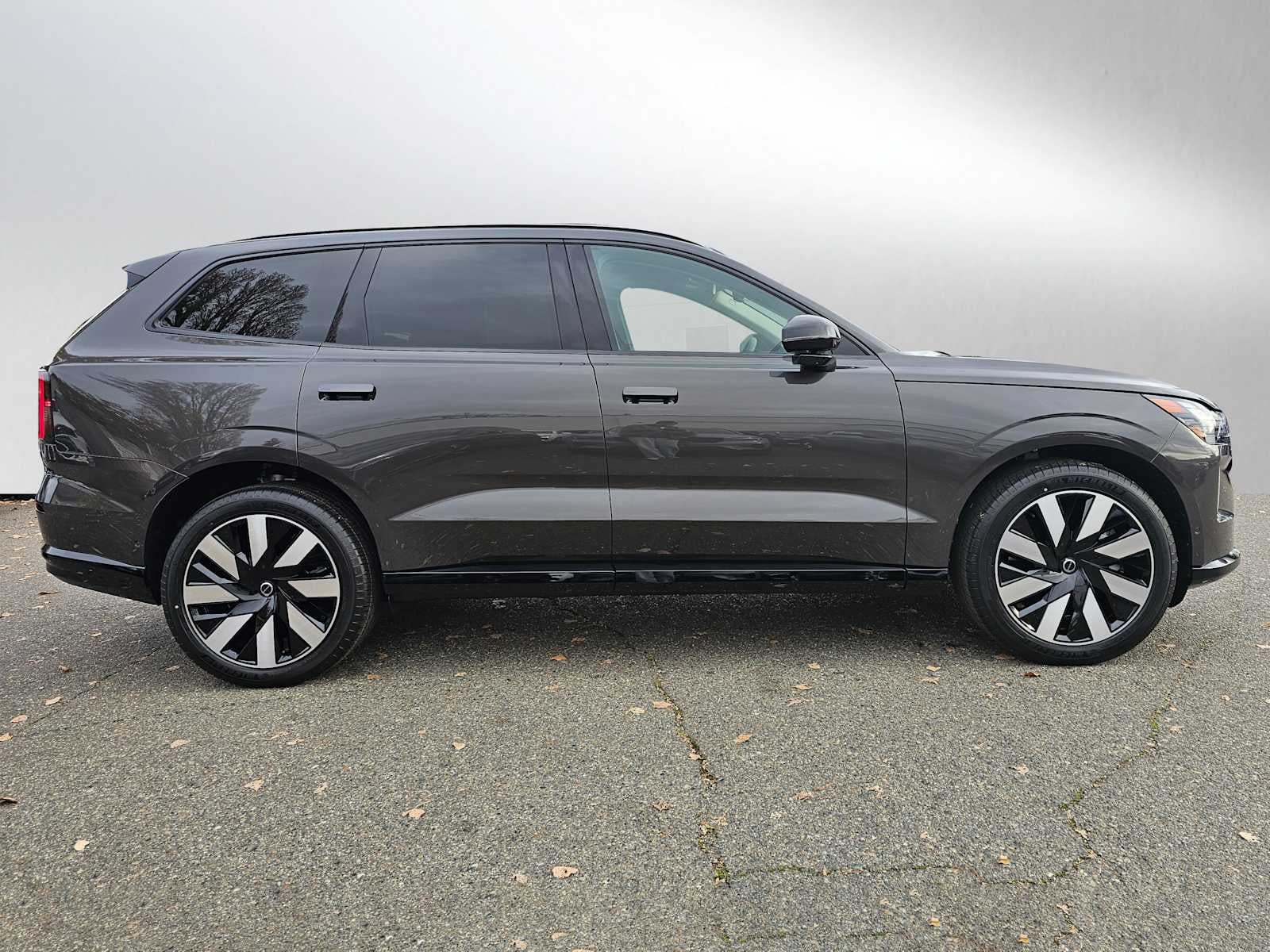 2025 Volvo EX90 Plus