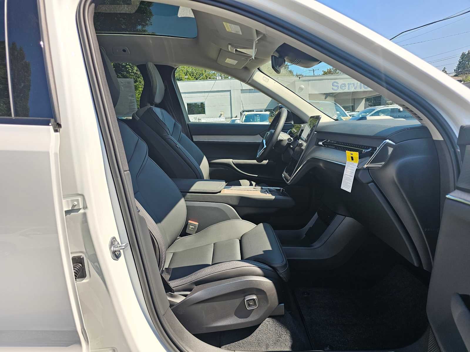 2025 Volvo EX90 Plus