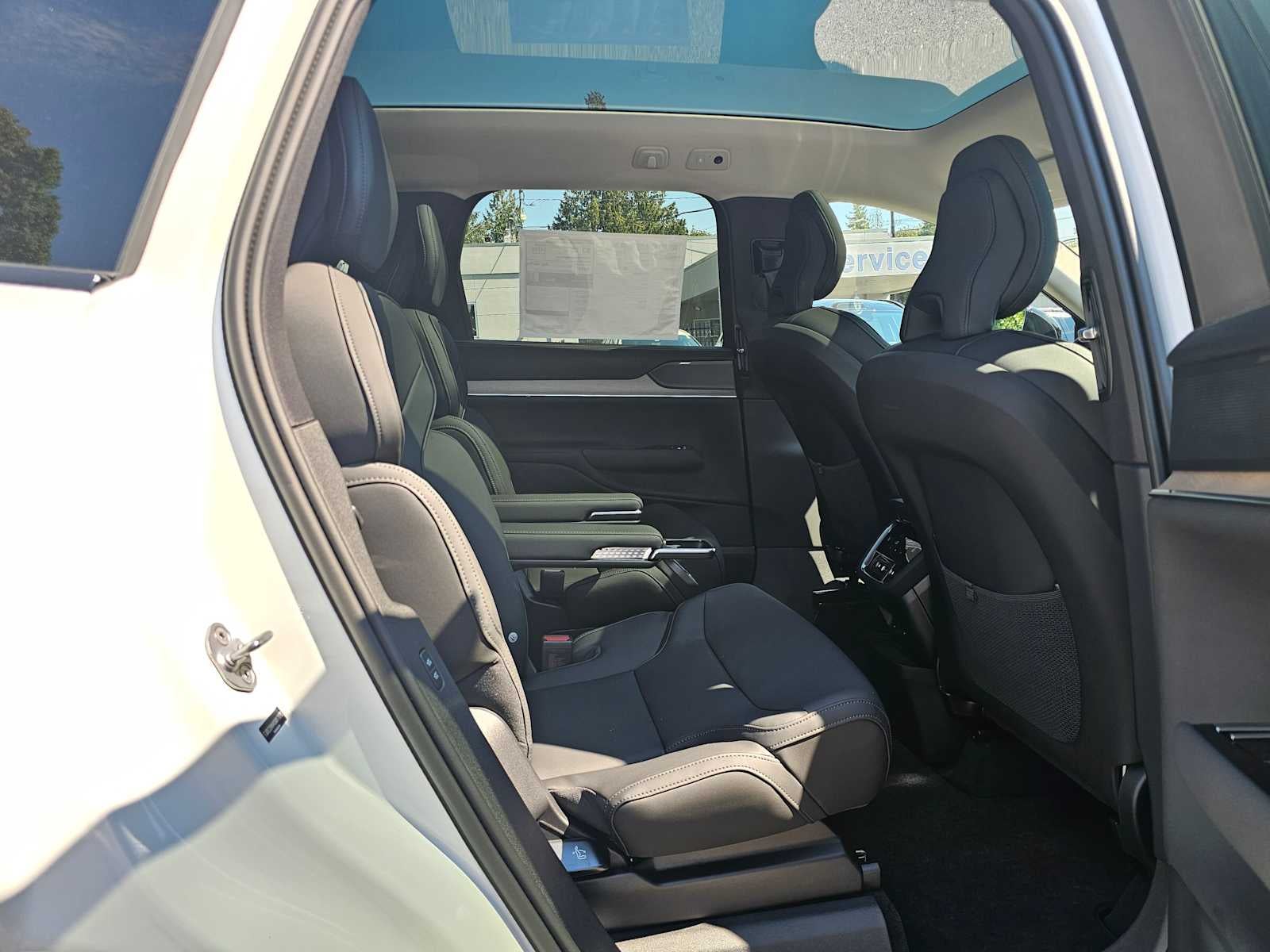 2025 Volvo EX90 Plus