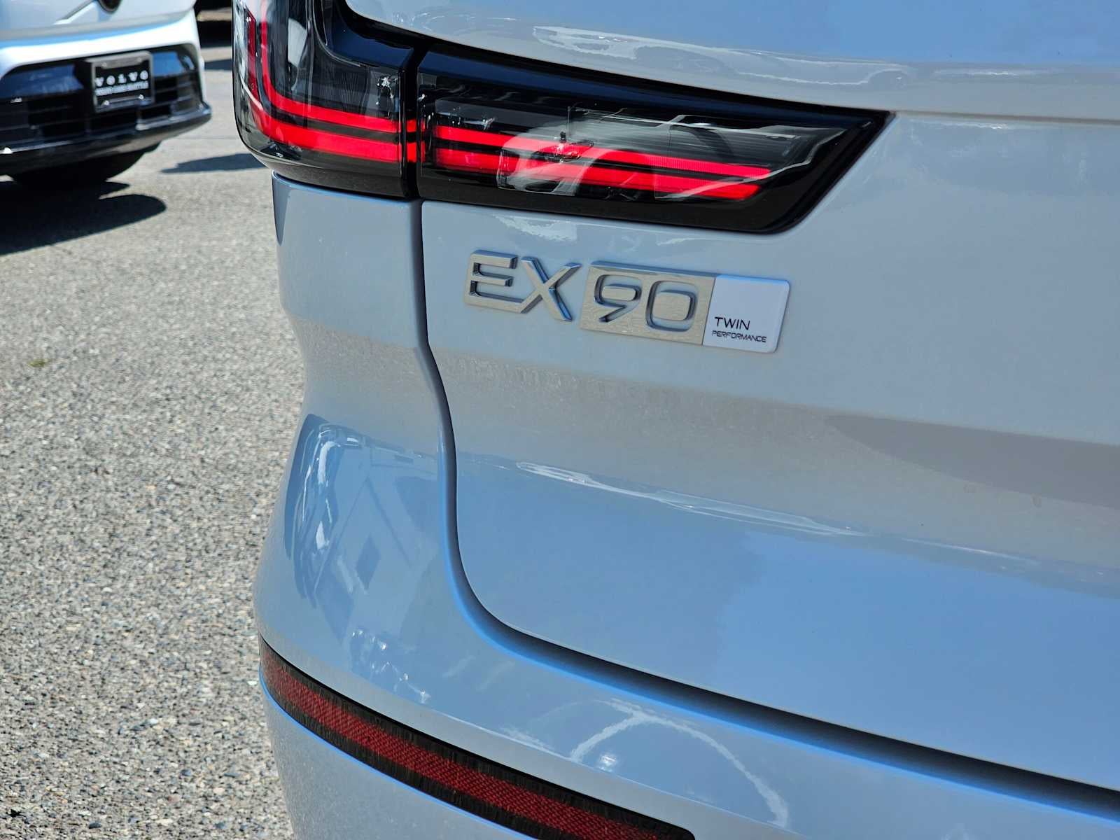 2025 Volvo EX90 Plus