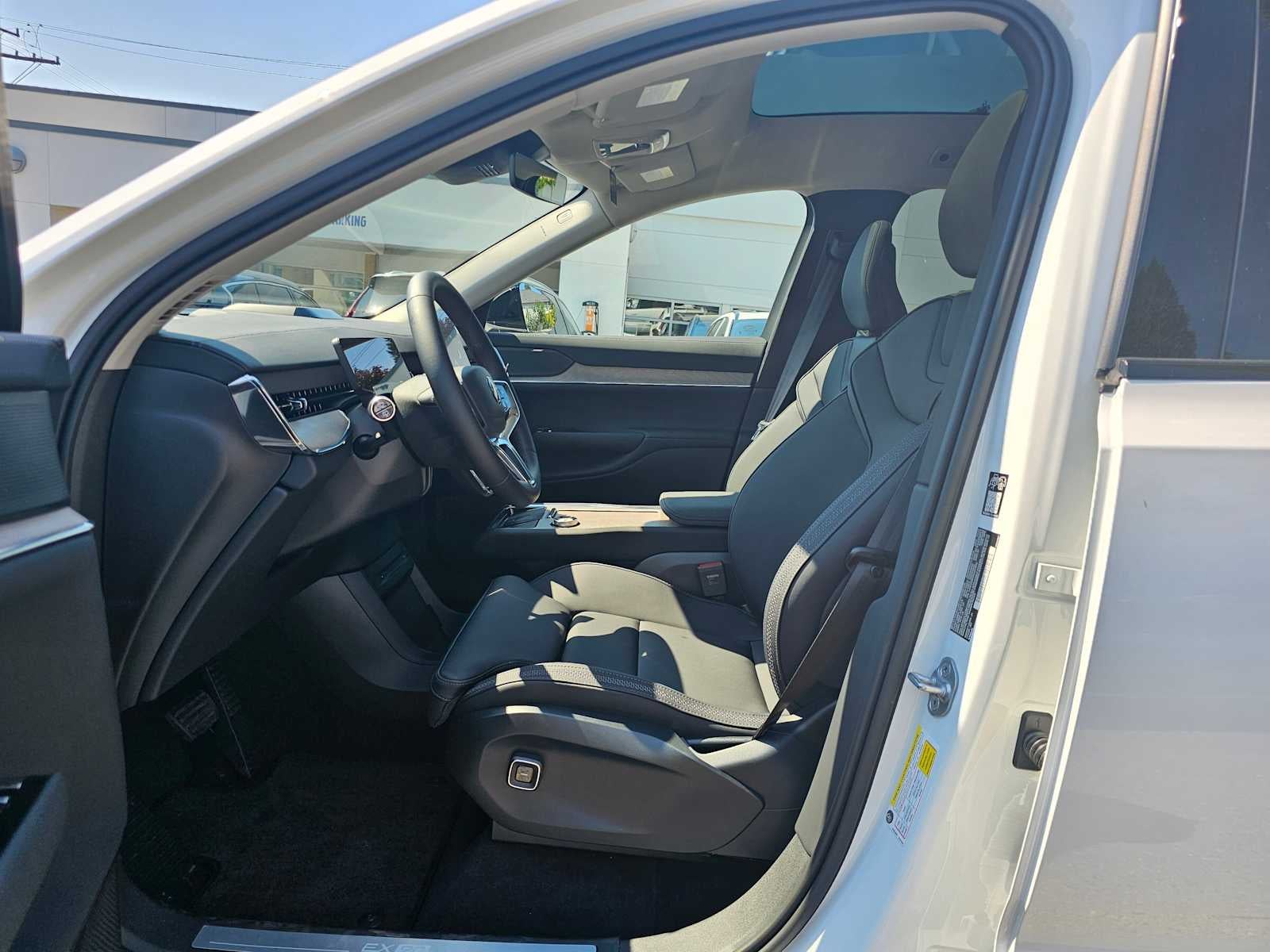 2025 Volvo EX90 Plus