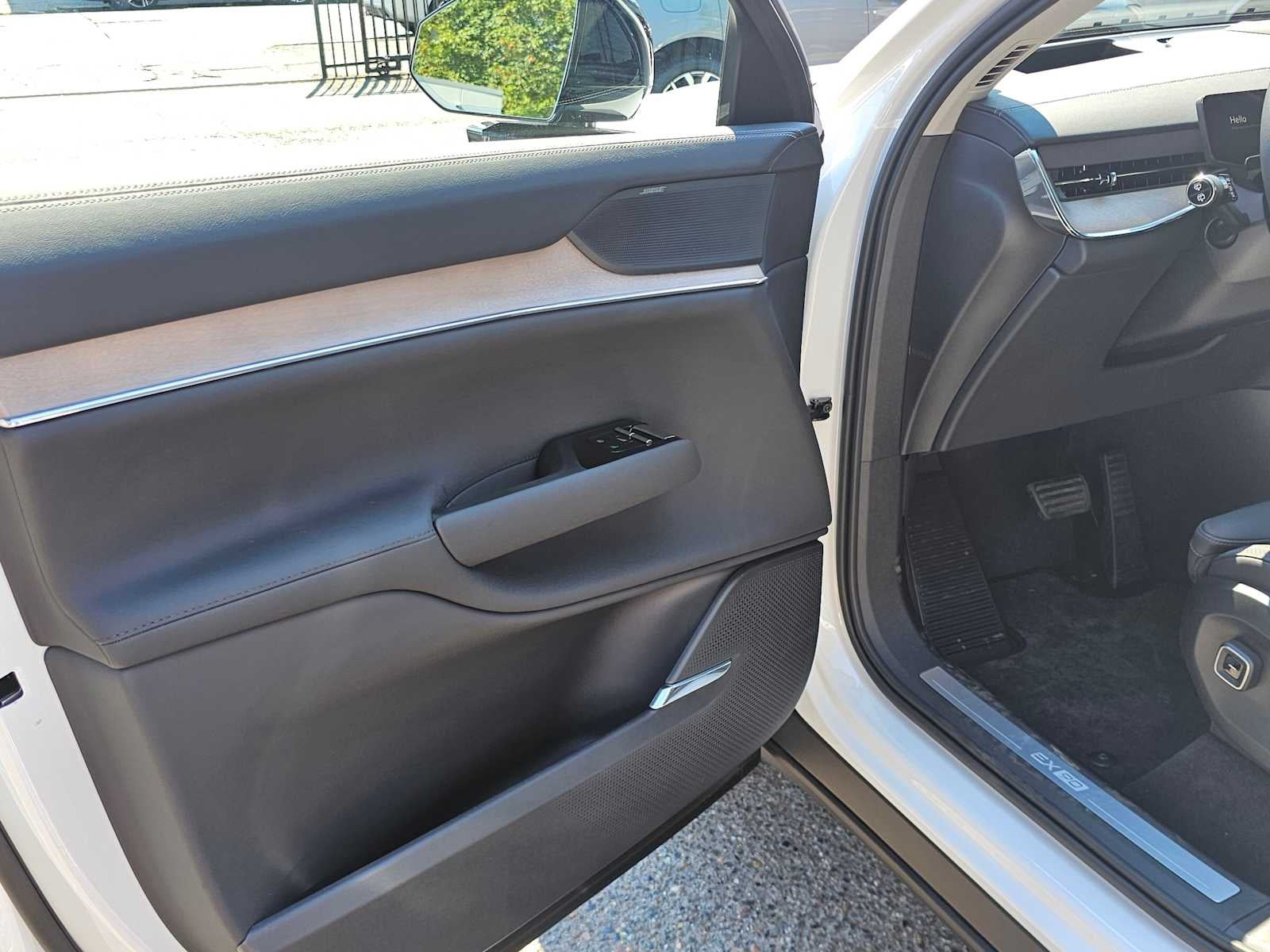 2025 Volvo EX90 Plus