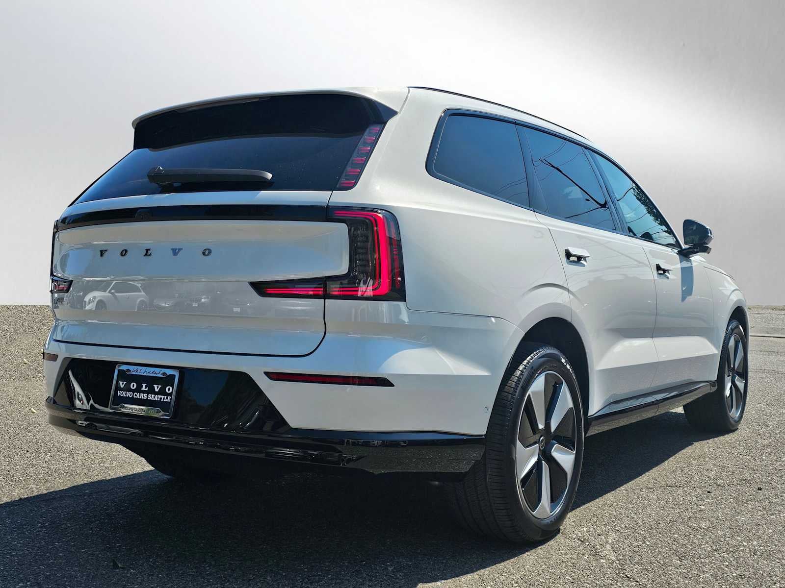 2025 Volvo EX90 Plus