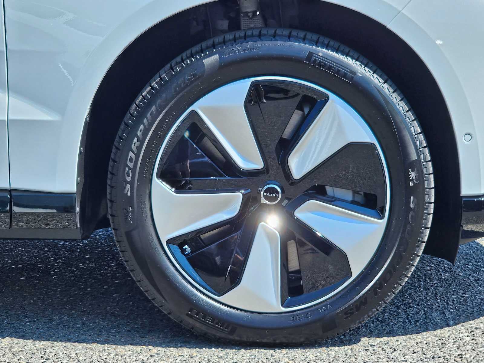 2025 Volvo EX90 Plus