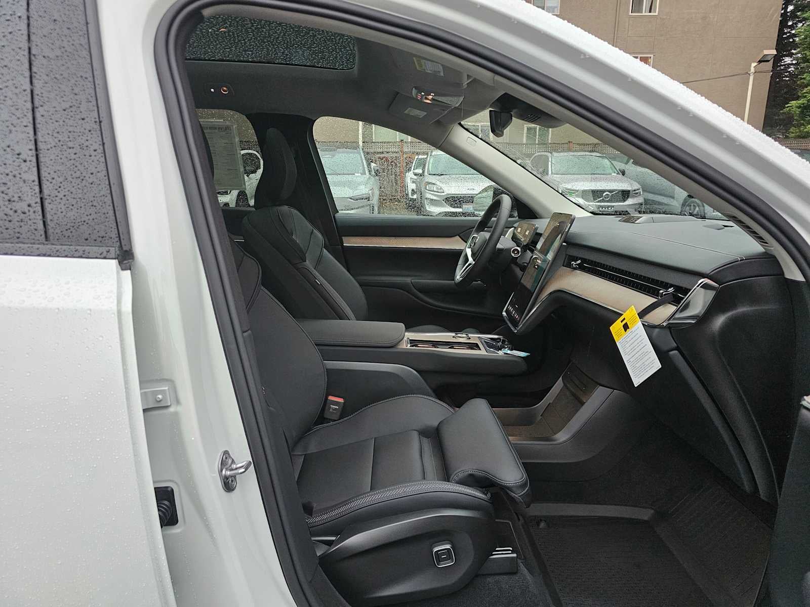 2025 Volvo EX90 Plus