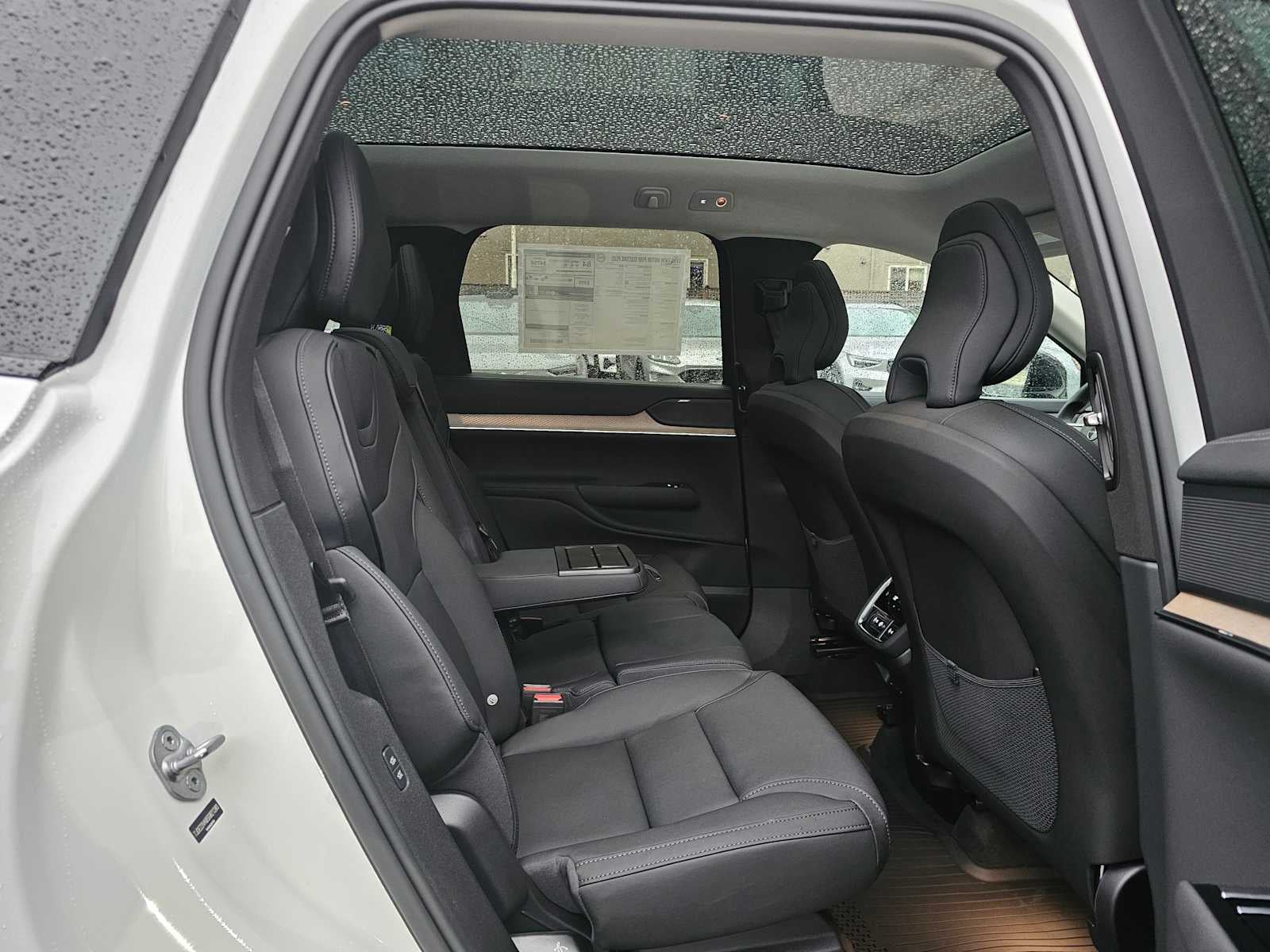 2025 Volvo EX90 Plus