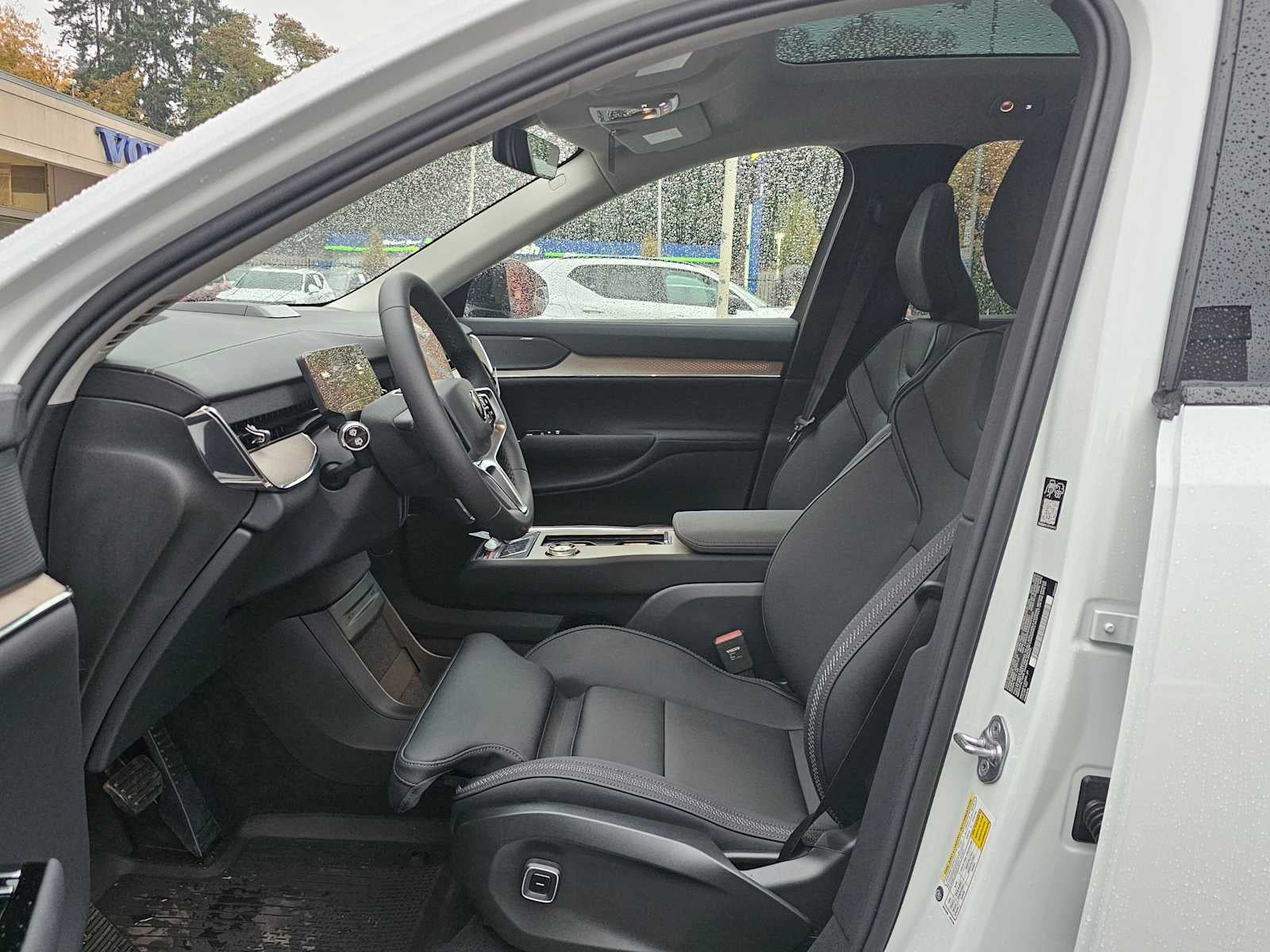 2025 Volvo EX90 Plus