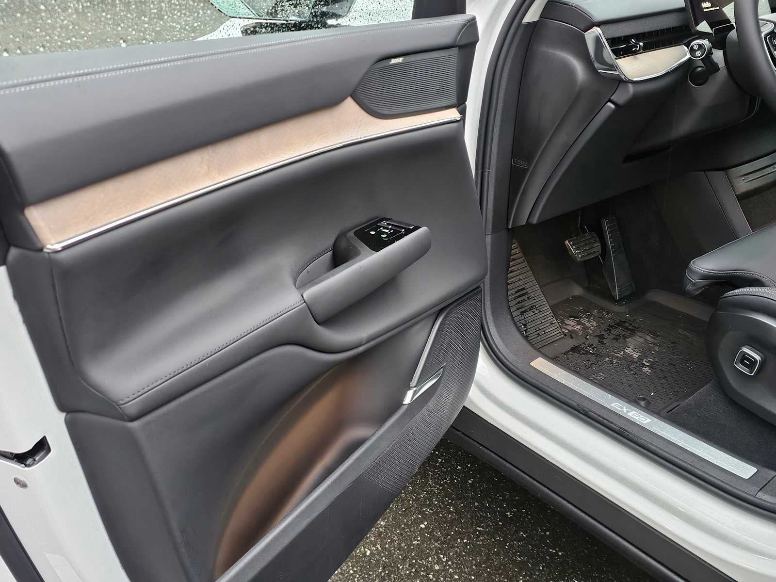 2025 Volvo EX90 Plus