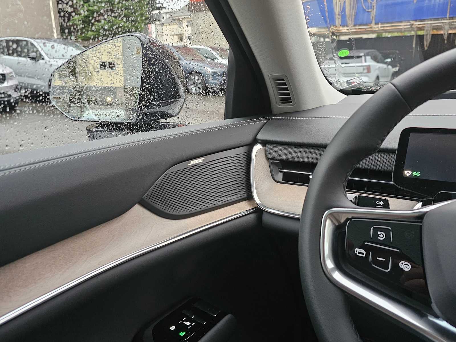 2025 Volvo EX90 Plus