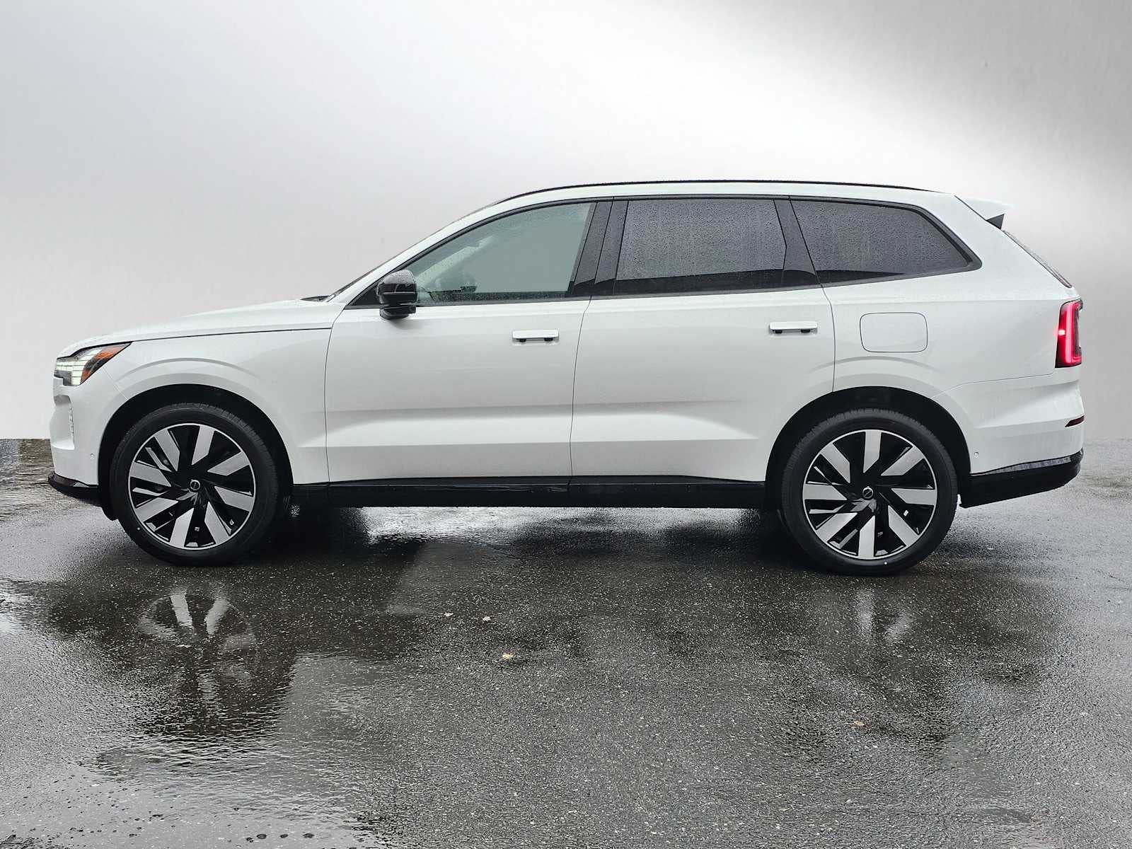 2025 Volvo EX90 Plus