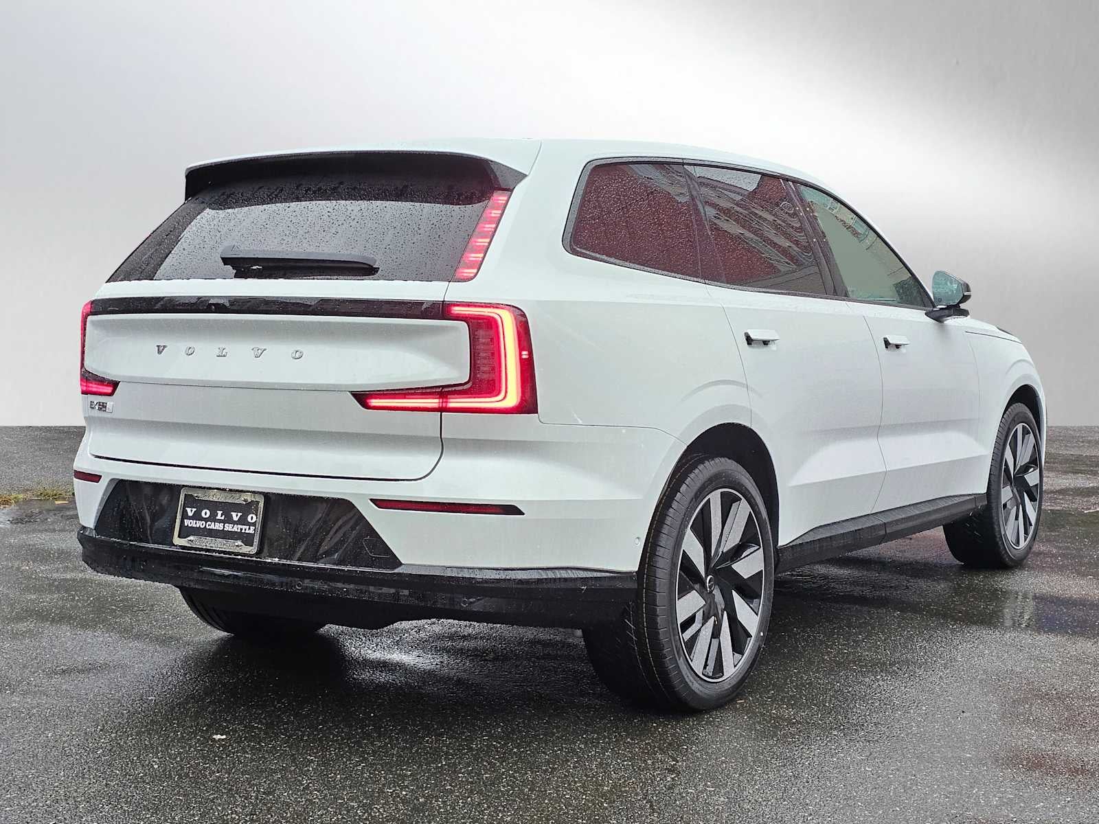 2025 Volvo EX90 Plus