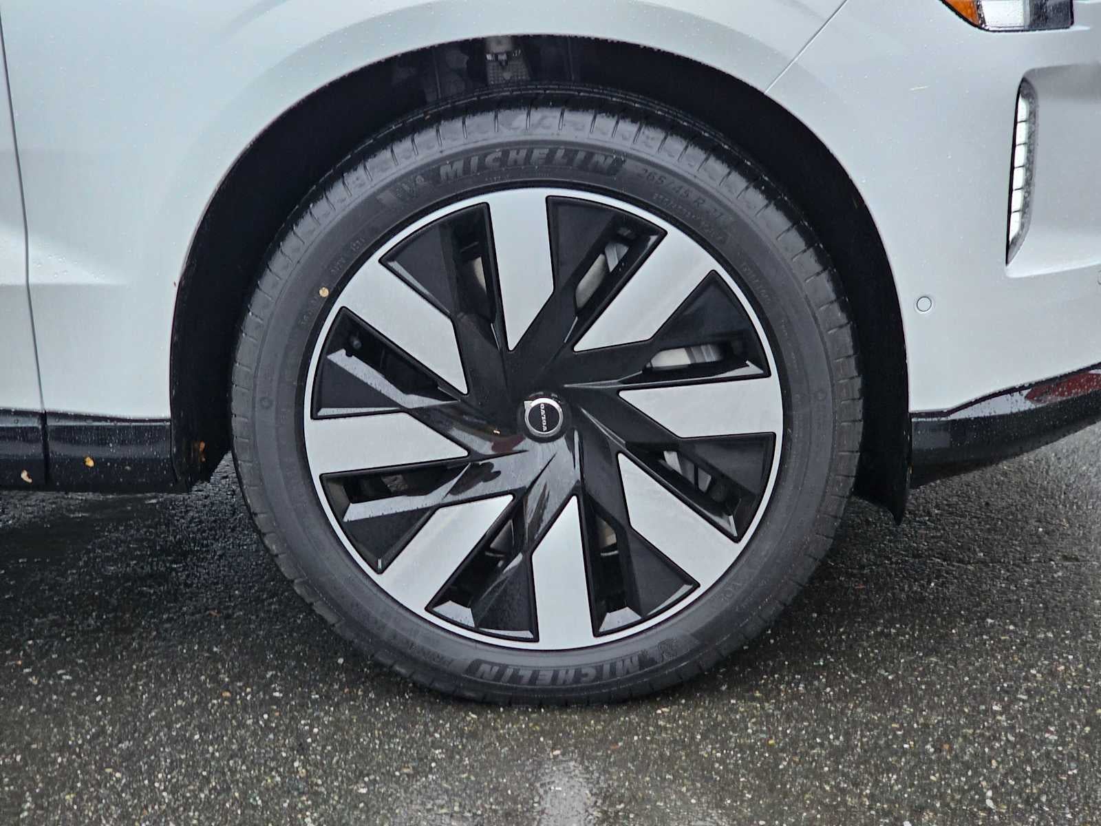 2025 Volvo EX90 Plus