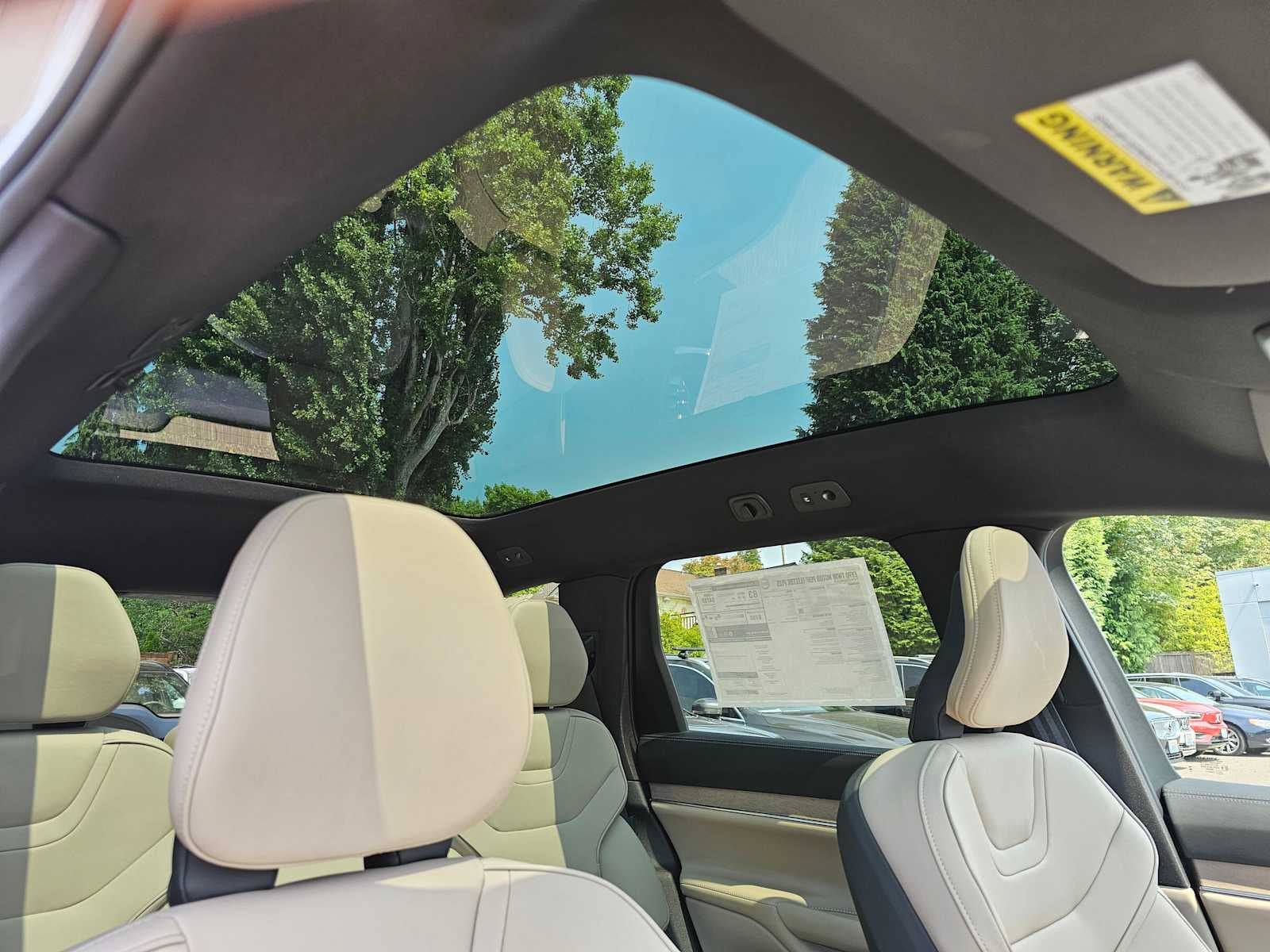 2025 Volvo EX90 Plus