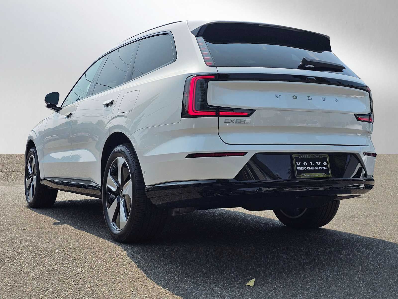 2025 Volvo EX90 Plus