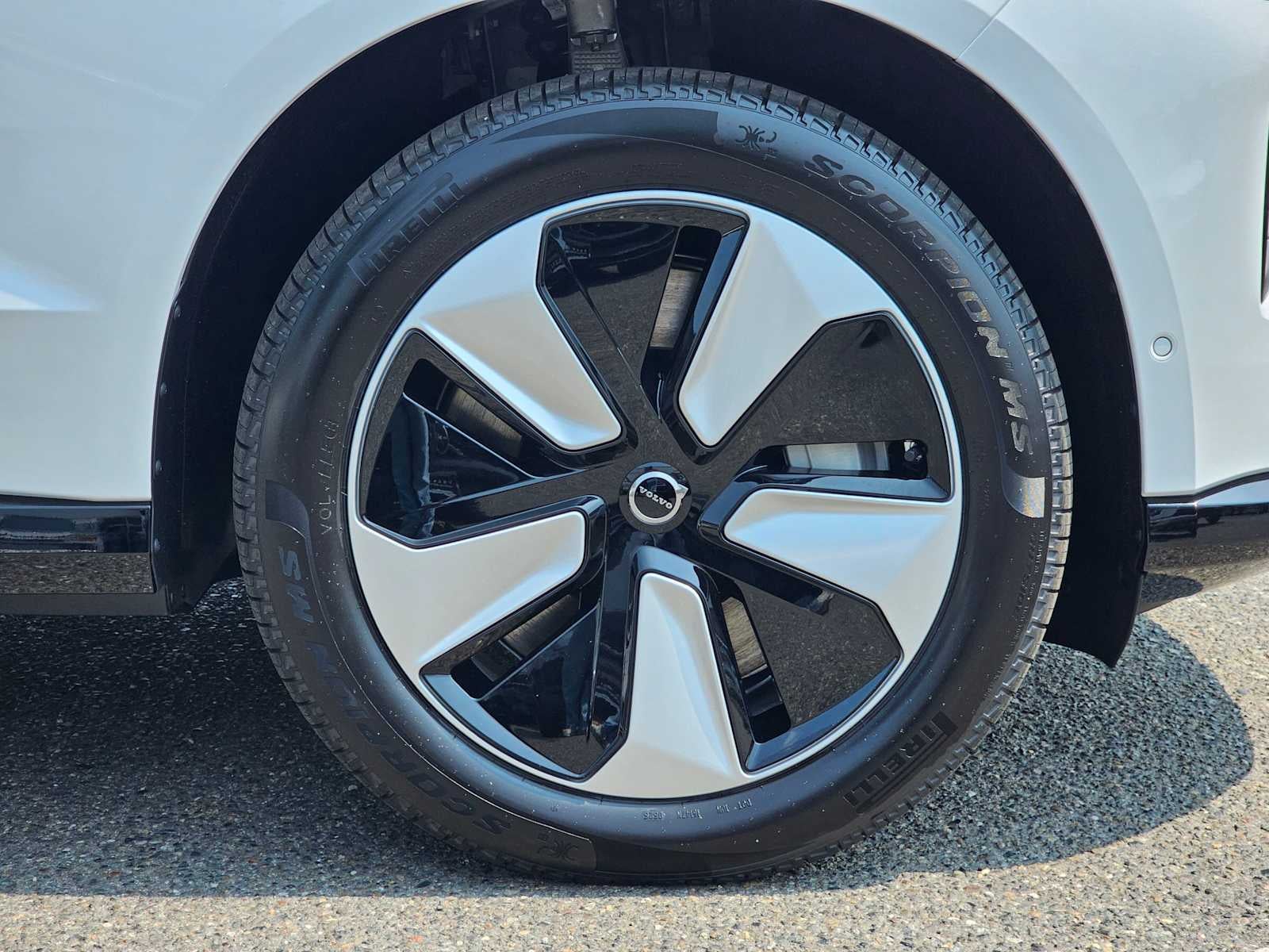 2025 Volvo EX90 Plus