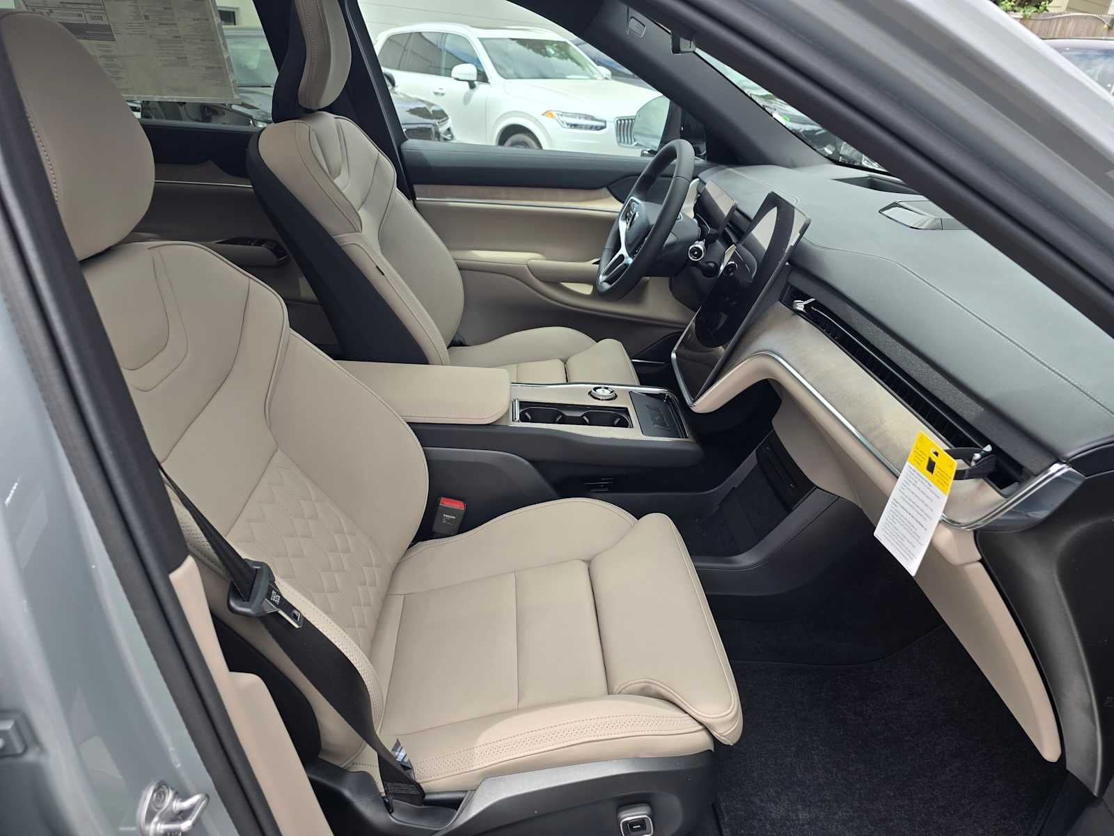 2025 Volvo EX90 Plus