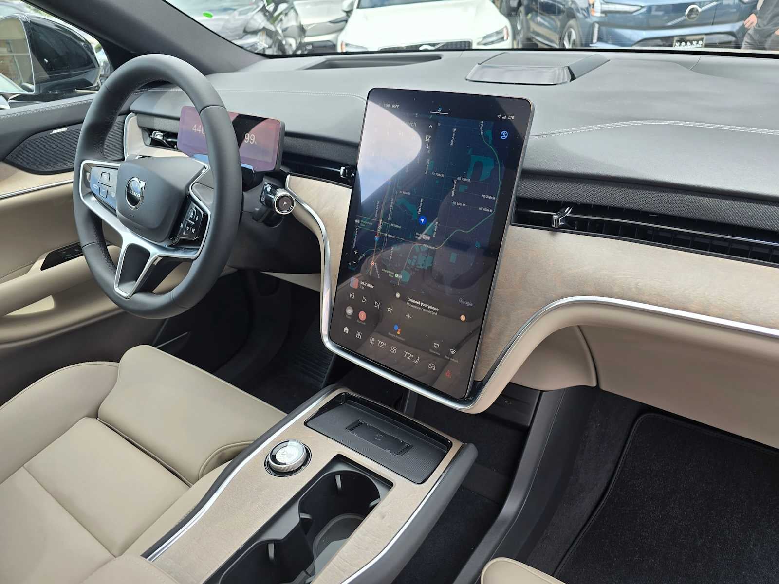 2025 Volvo EX90 Plus