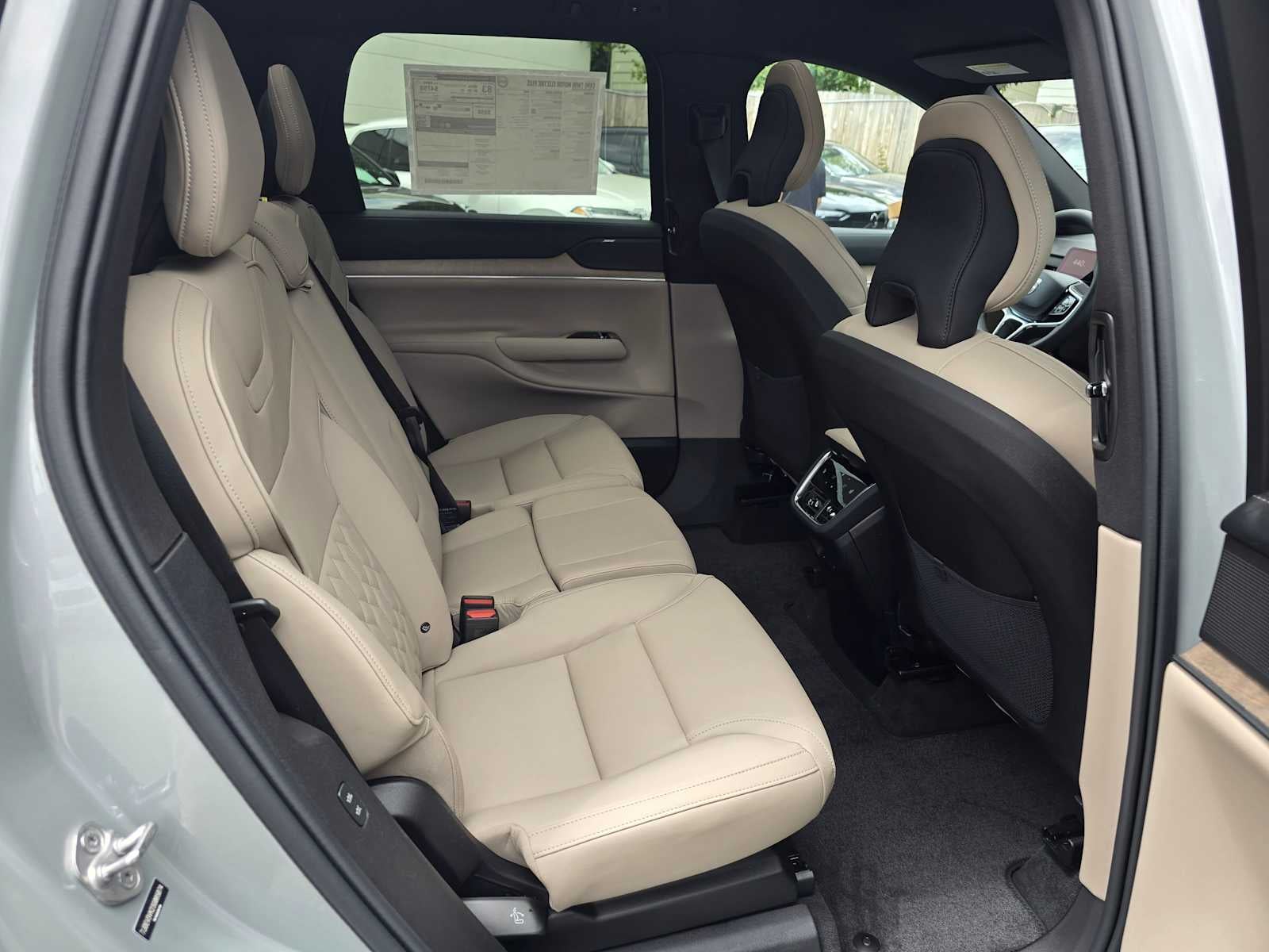 2025 Volvo EX90 Plus