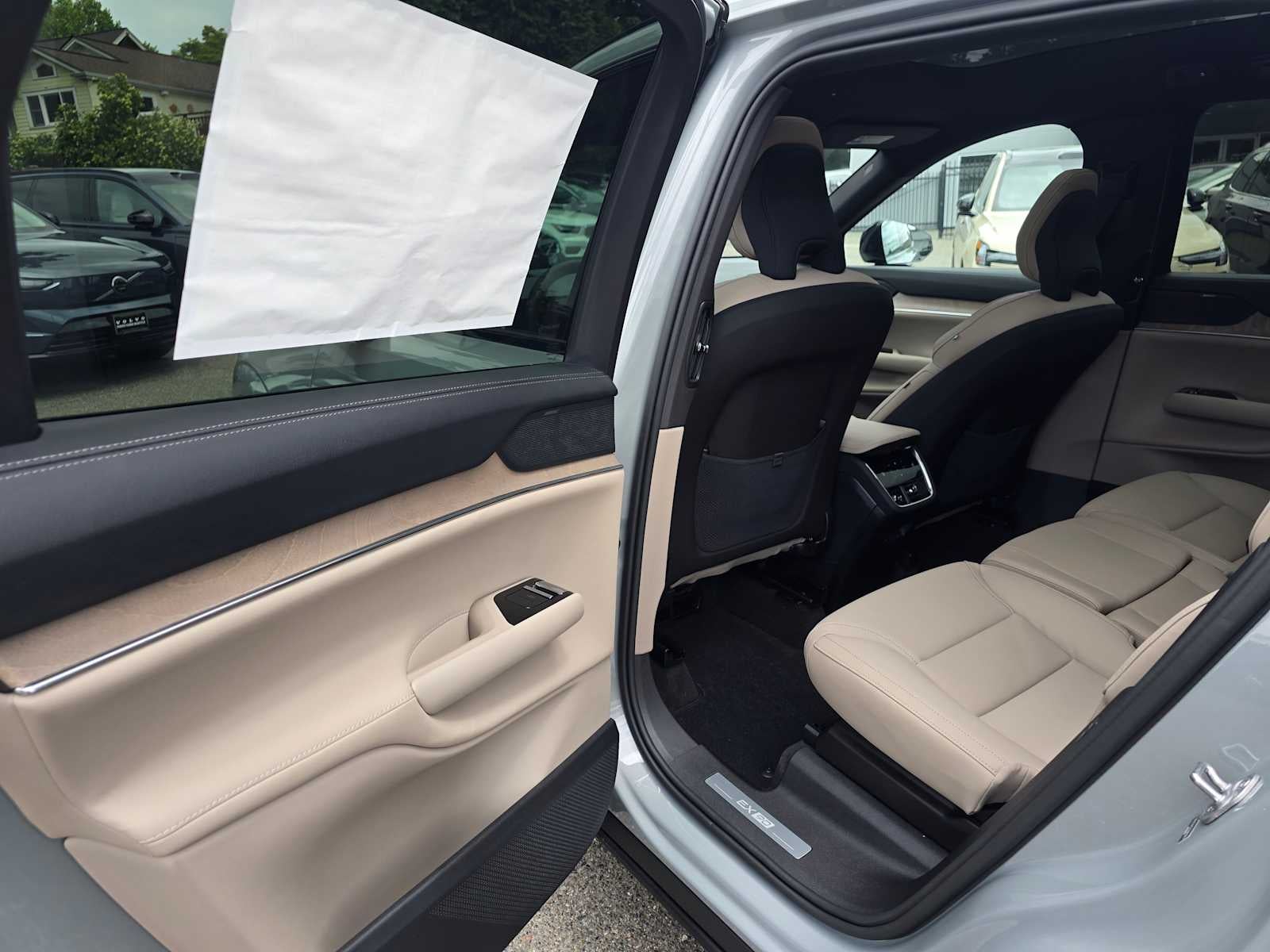 2025 Volvo EX90 Plus