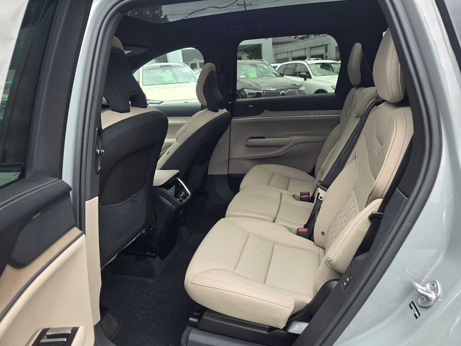 2025 Volvo EX90 Plus