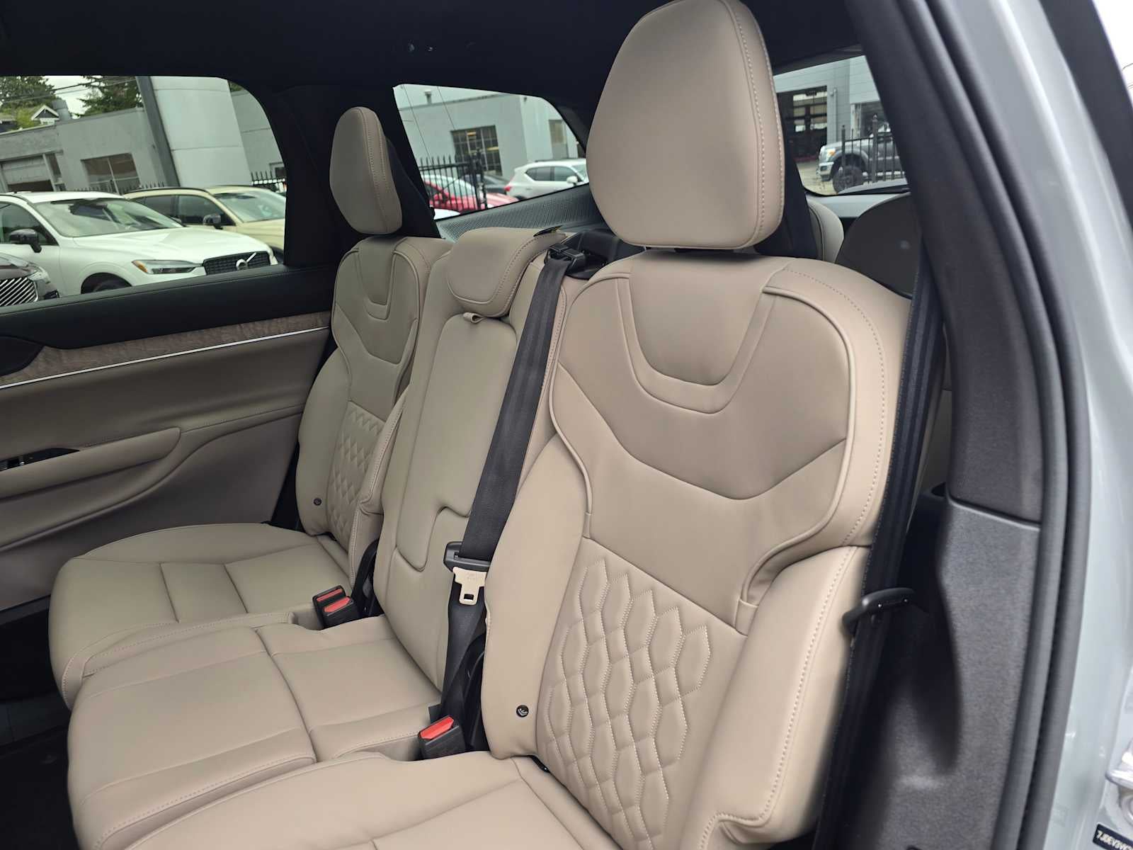 2025 Volvo EX90 Plus