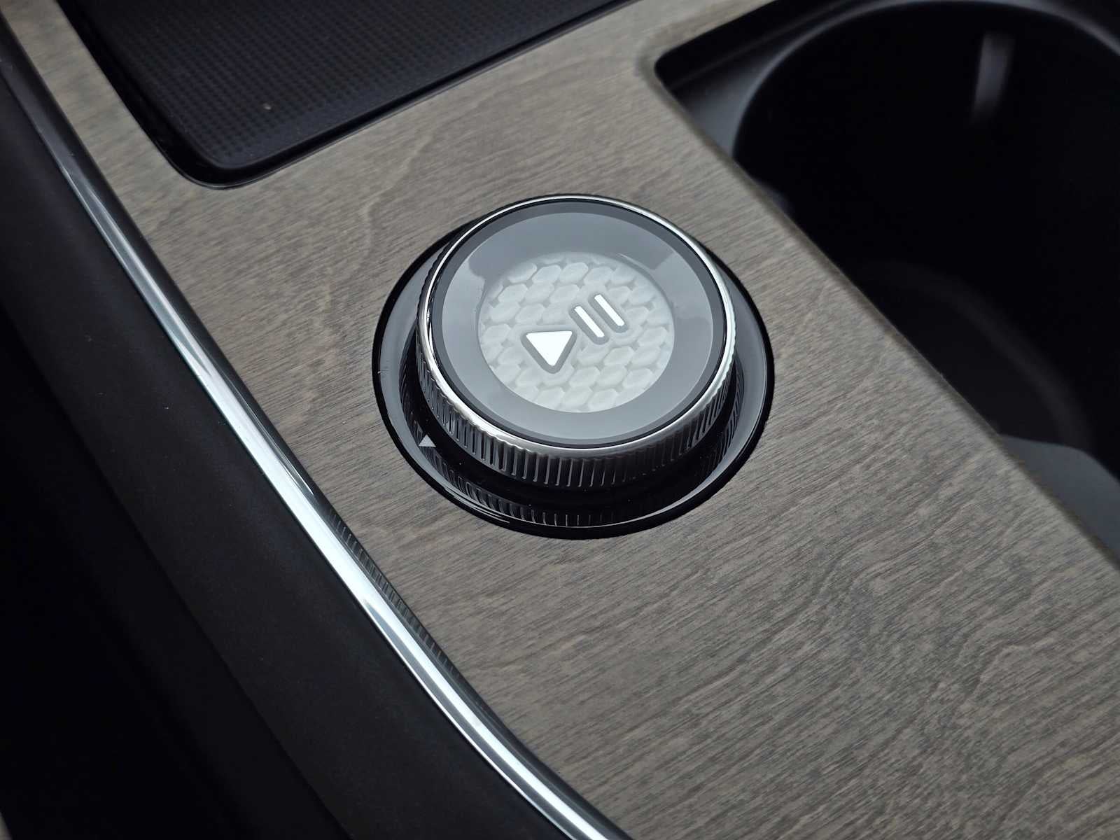 2025 Volvo EX90 Plus